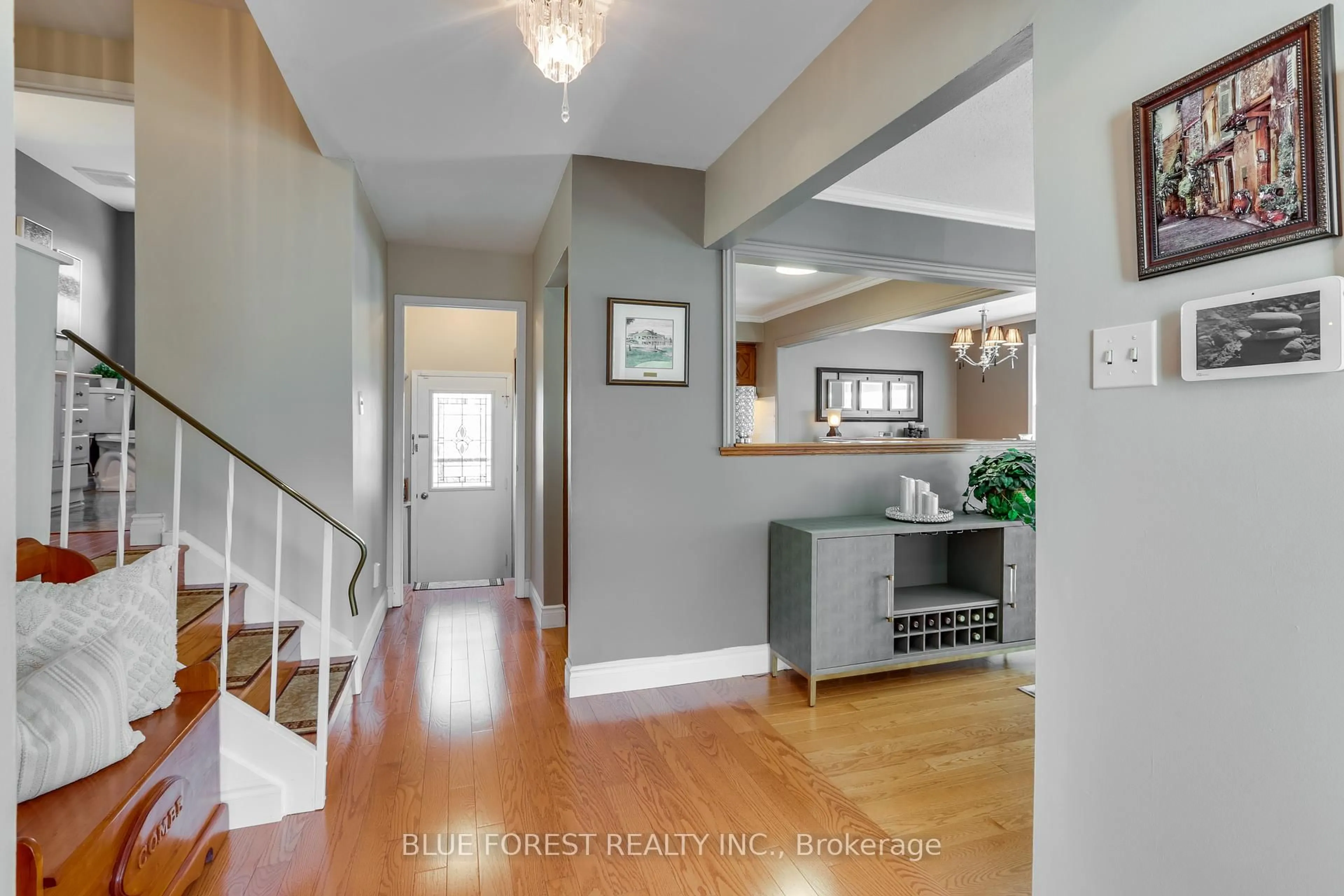 Indoor entryway for 6 Ashbury Ave, London South Ontario N6E 1S8