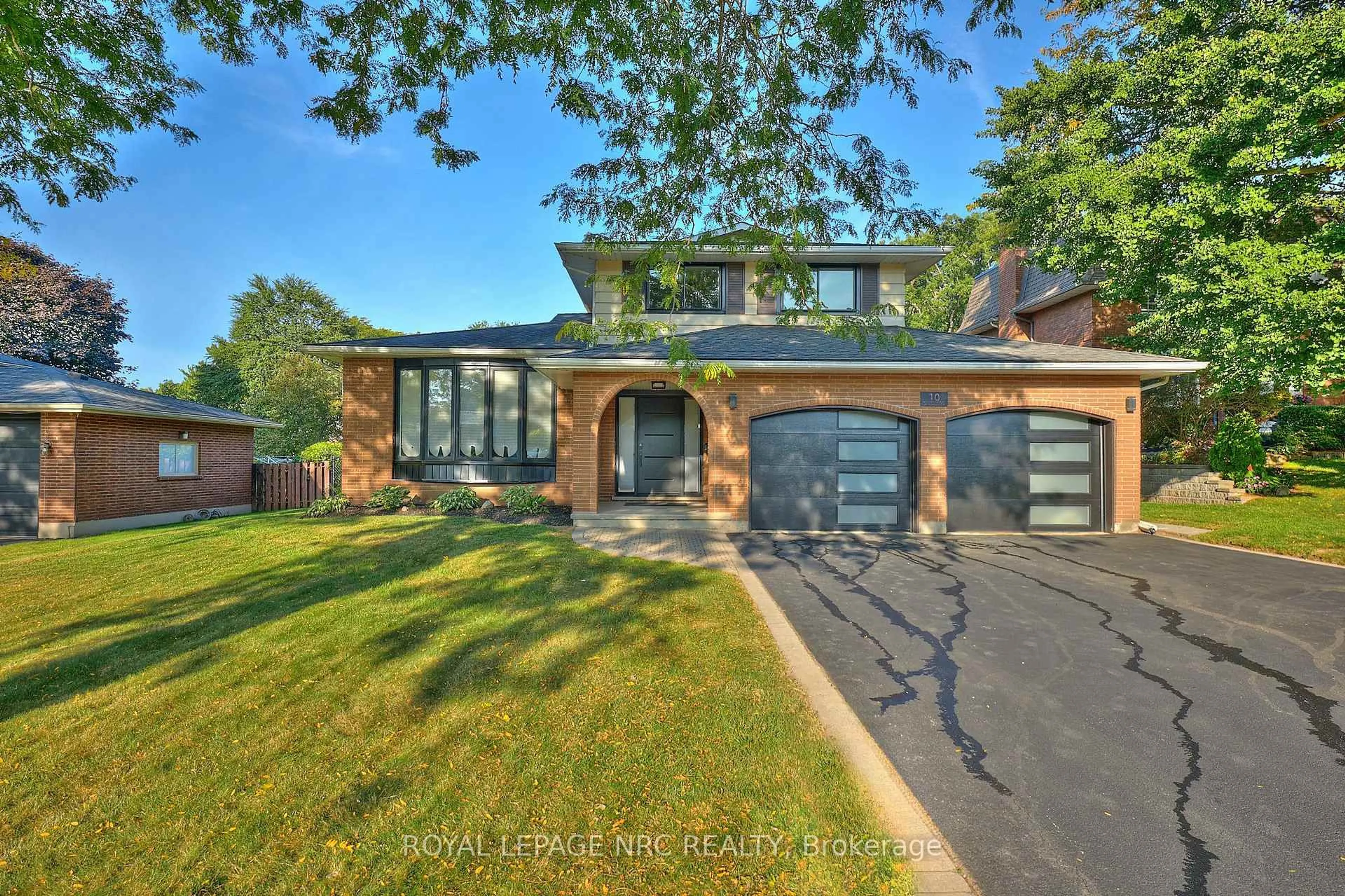 Home with brick exterior material, street for 10 WILLOWDALE Crt, Pelham Ontario L0S 1E2