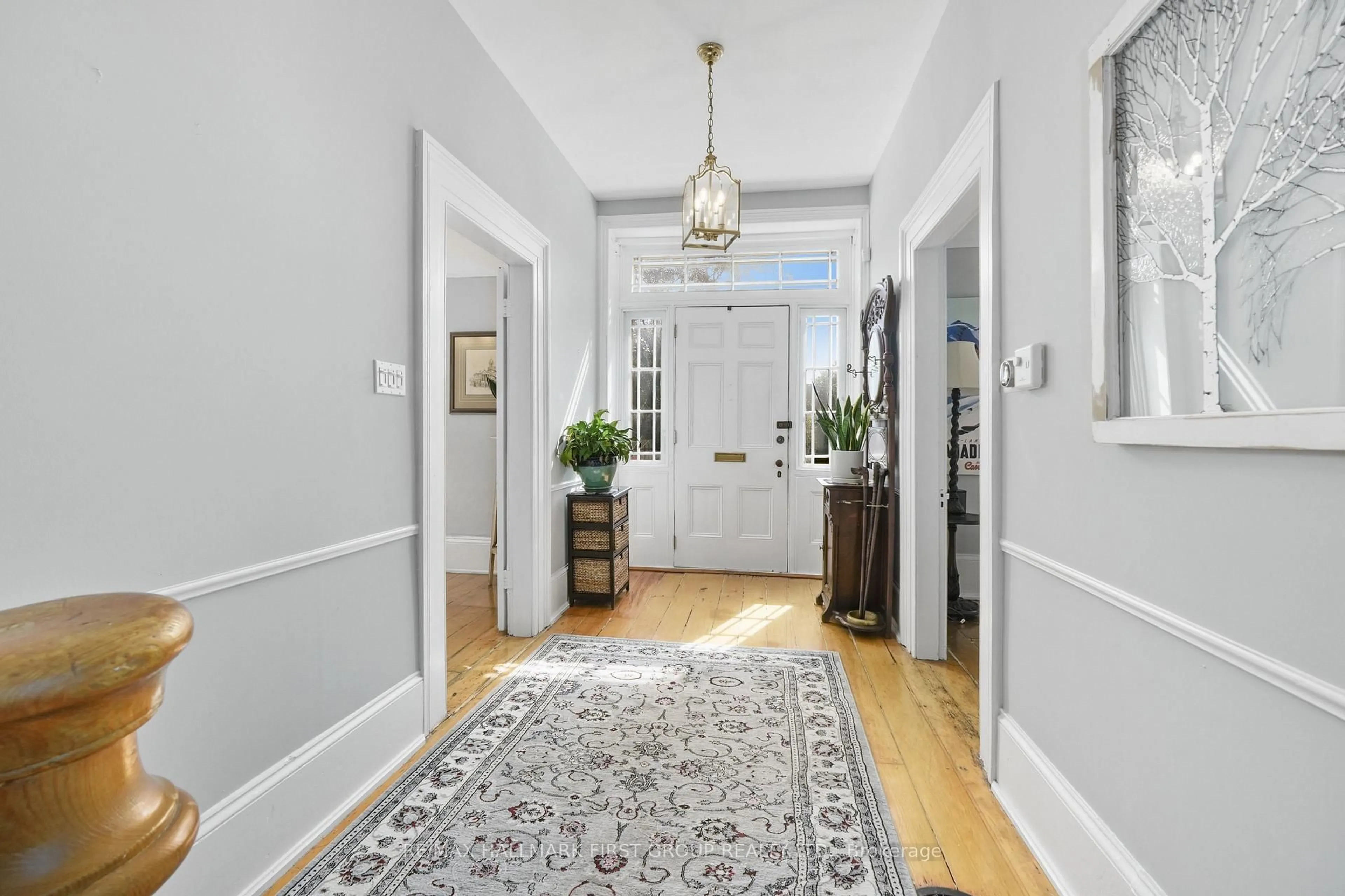 Indoor entryway for 308 Henry St, Cobourg Ontario K9A 3Y8