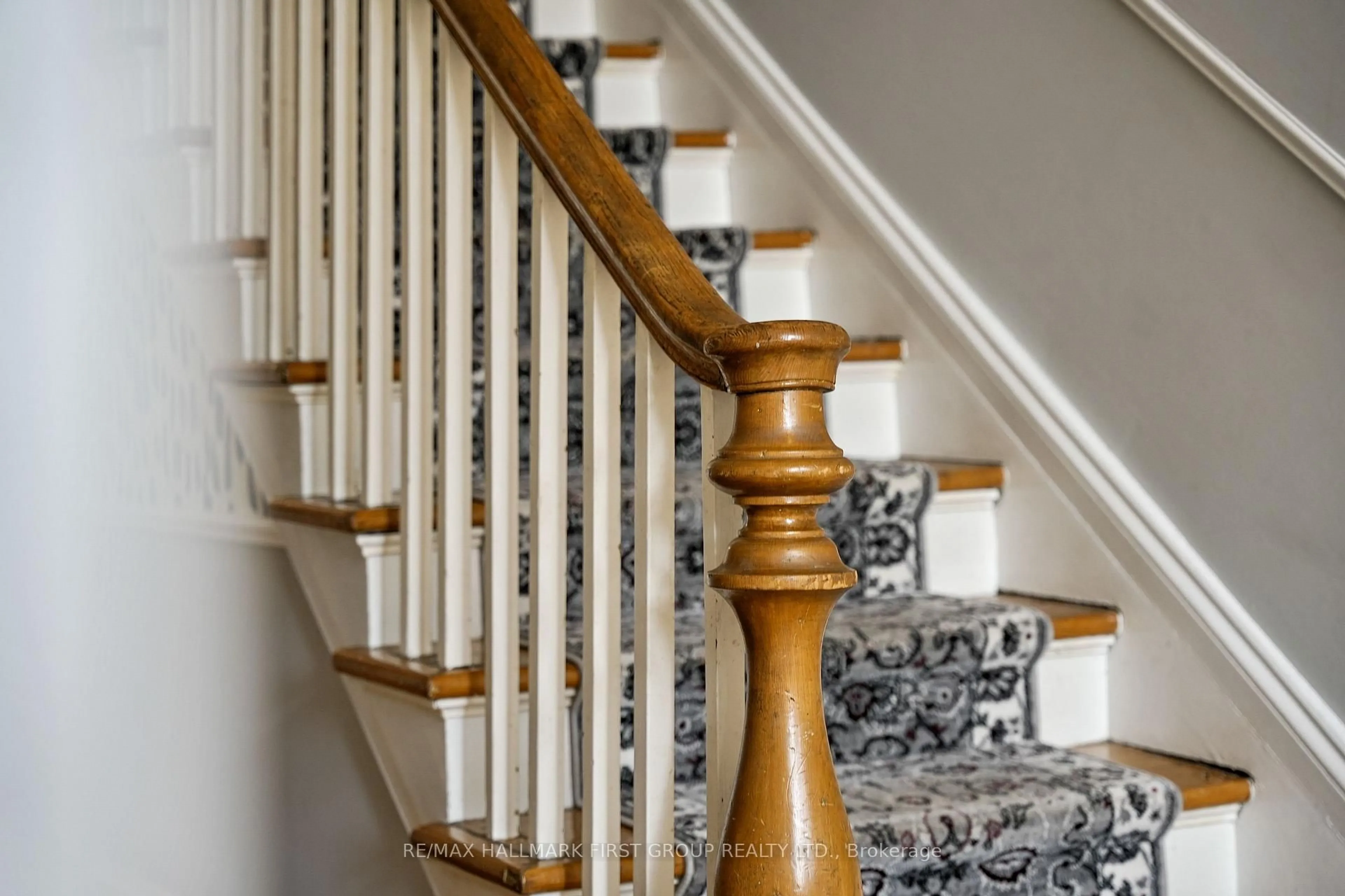 Stairs for 308 Henry St, Cobourg Ontario K9A 3Y8