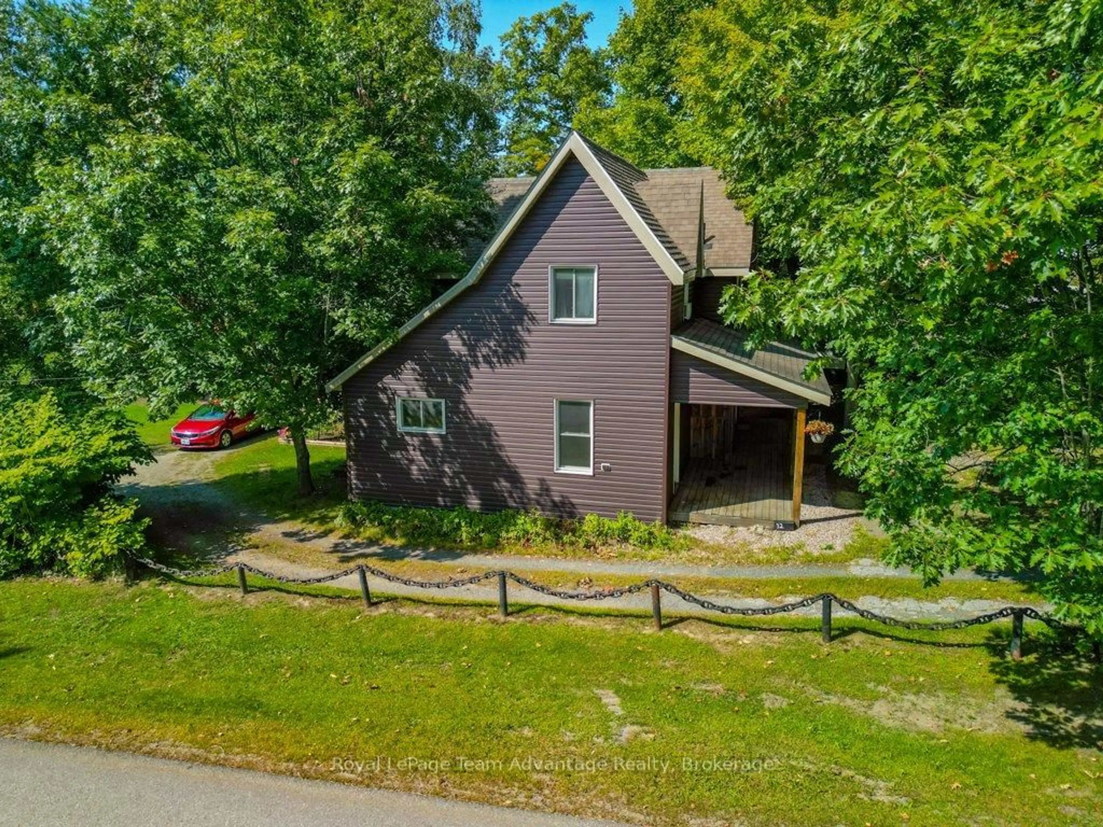 A pic from outside/outdoor area/front of a property/back of a property/a pic from drone, street for 32 Waubeek St, Parry Sound Ontario P2A 1C2