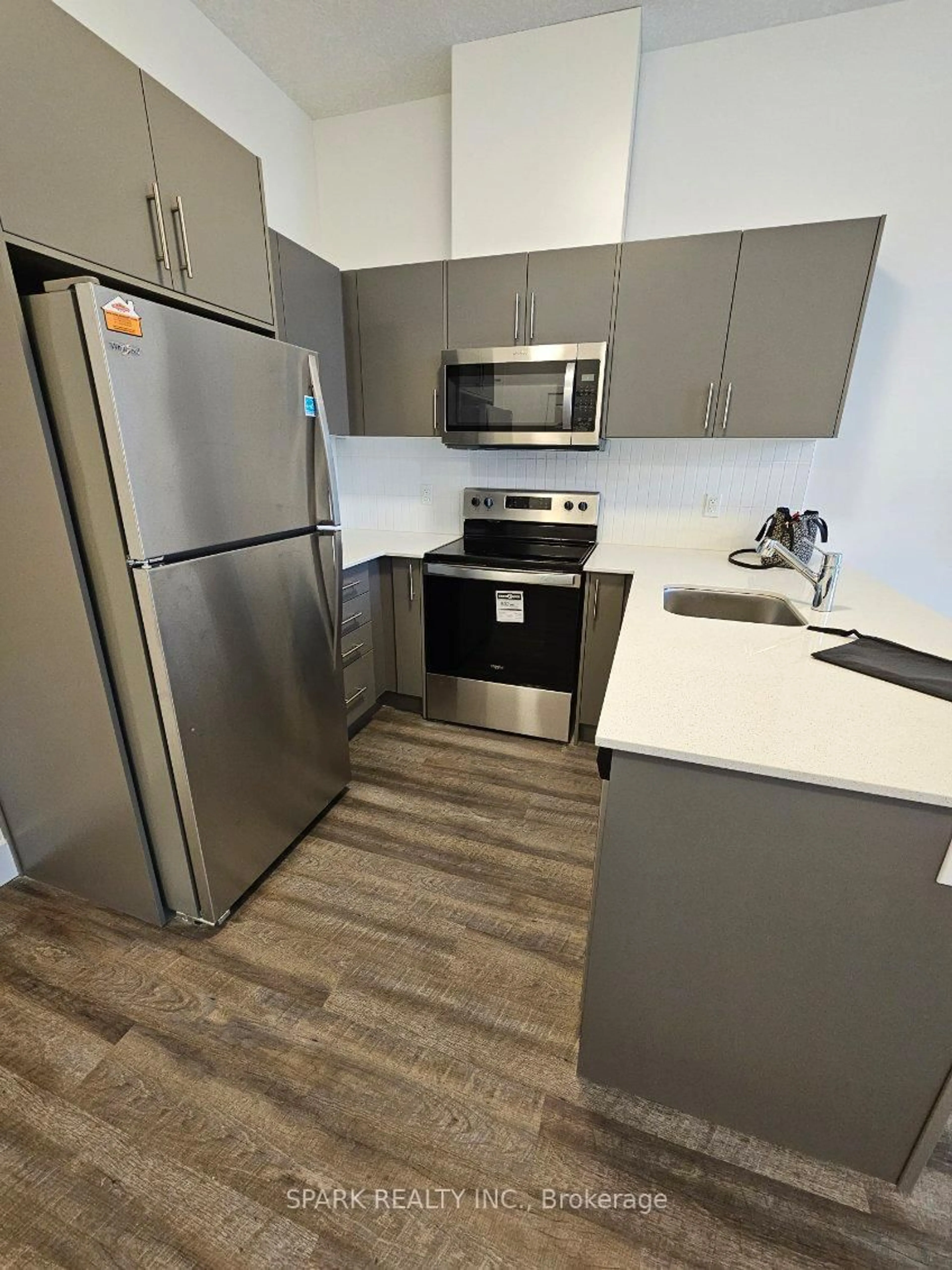 Standard kitchen, unknown for 107 ROGER St #106, Waterloo Ontario N2J 0G3