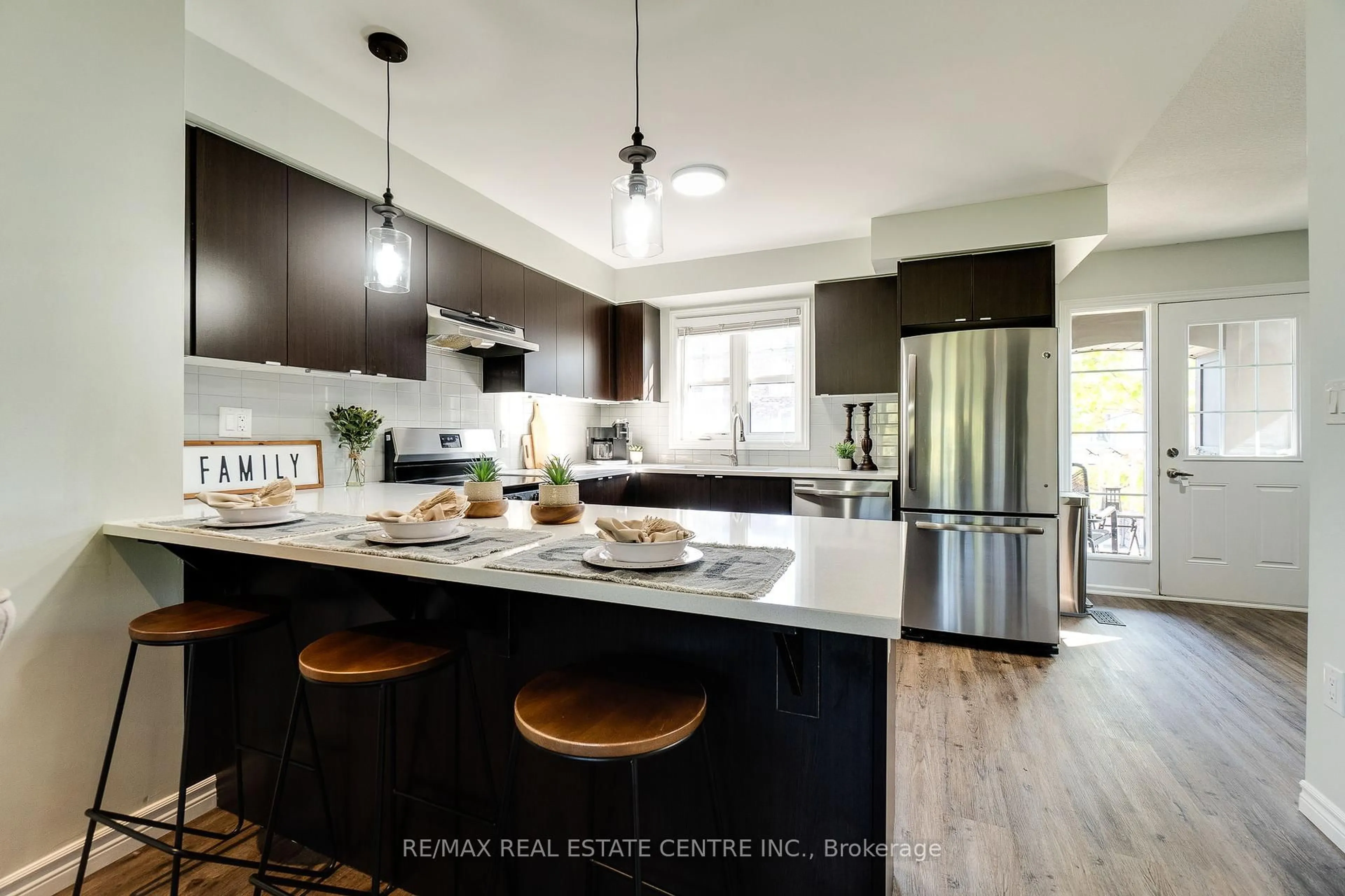Open concept kitchen, ceramic/tile floor for 701 Homer Watson Blvd #25, Kitchener Ontario N2C 0B5