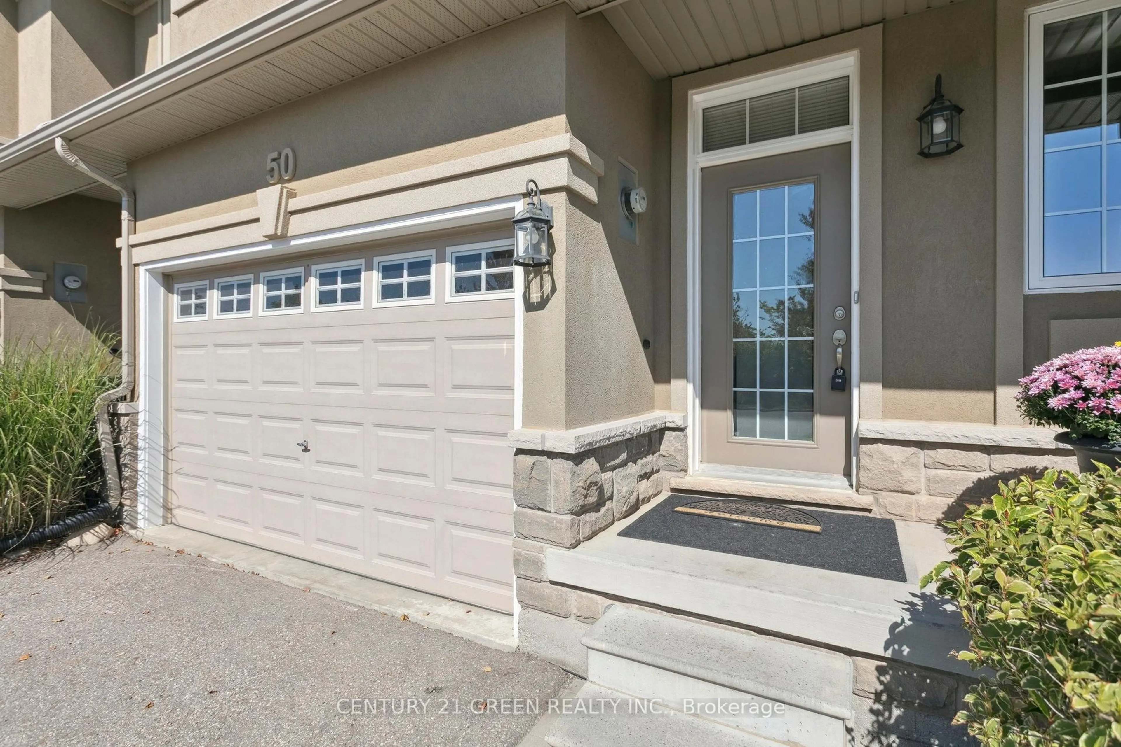 Indoor entryway for 50 Mosaic Dr, Hamilton Ontario L8B 0V5