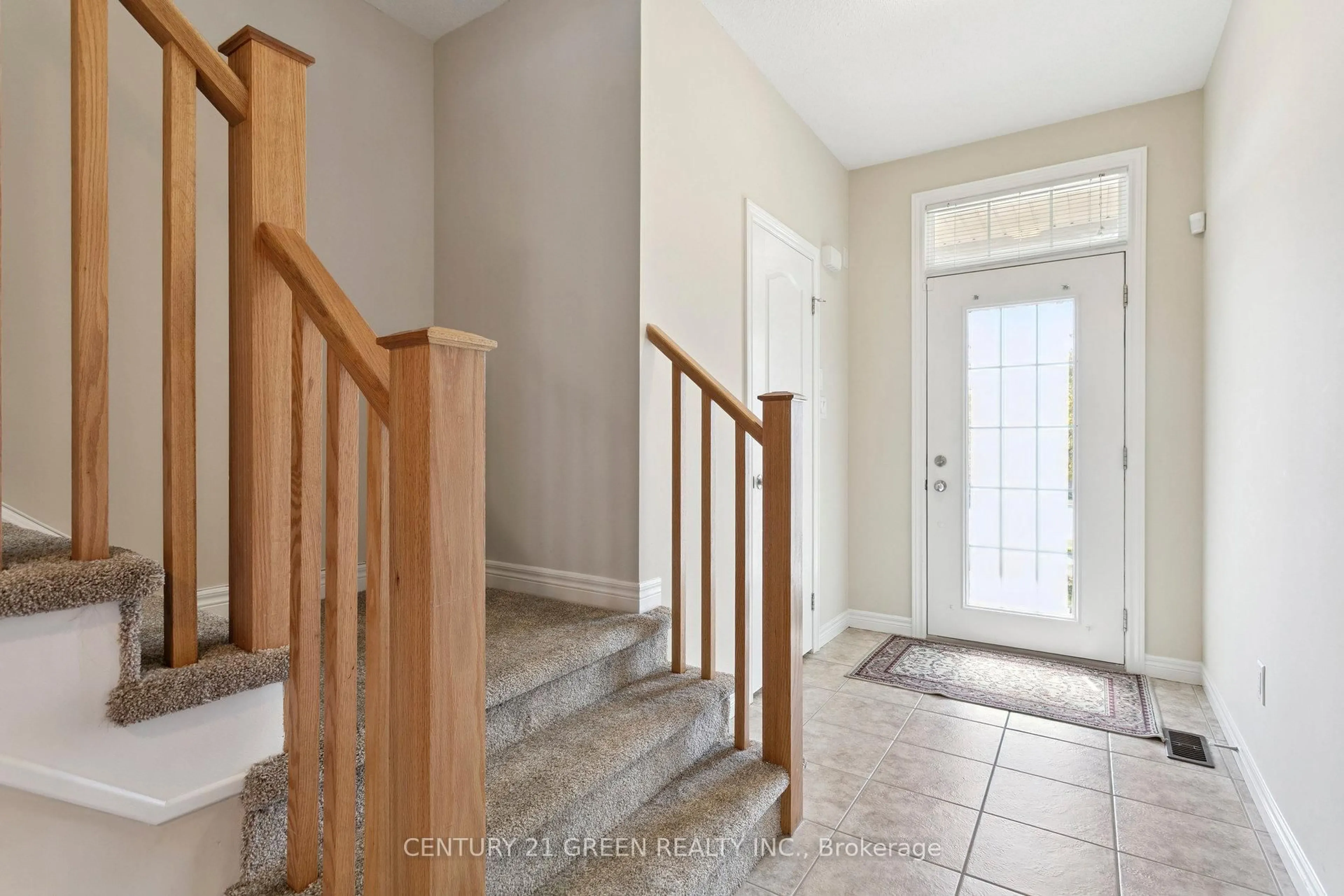 Indoor entryway for 50 Mosaic Dr, Hamilton Ontario L8B 0V5