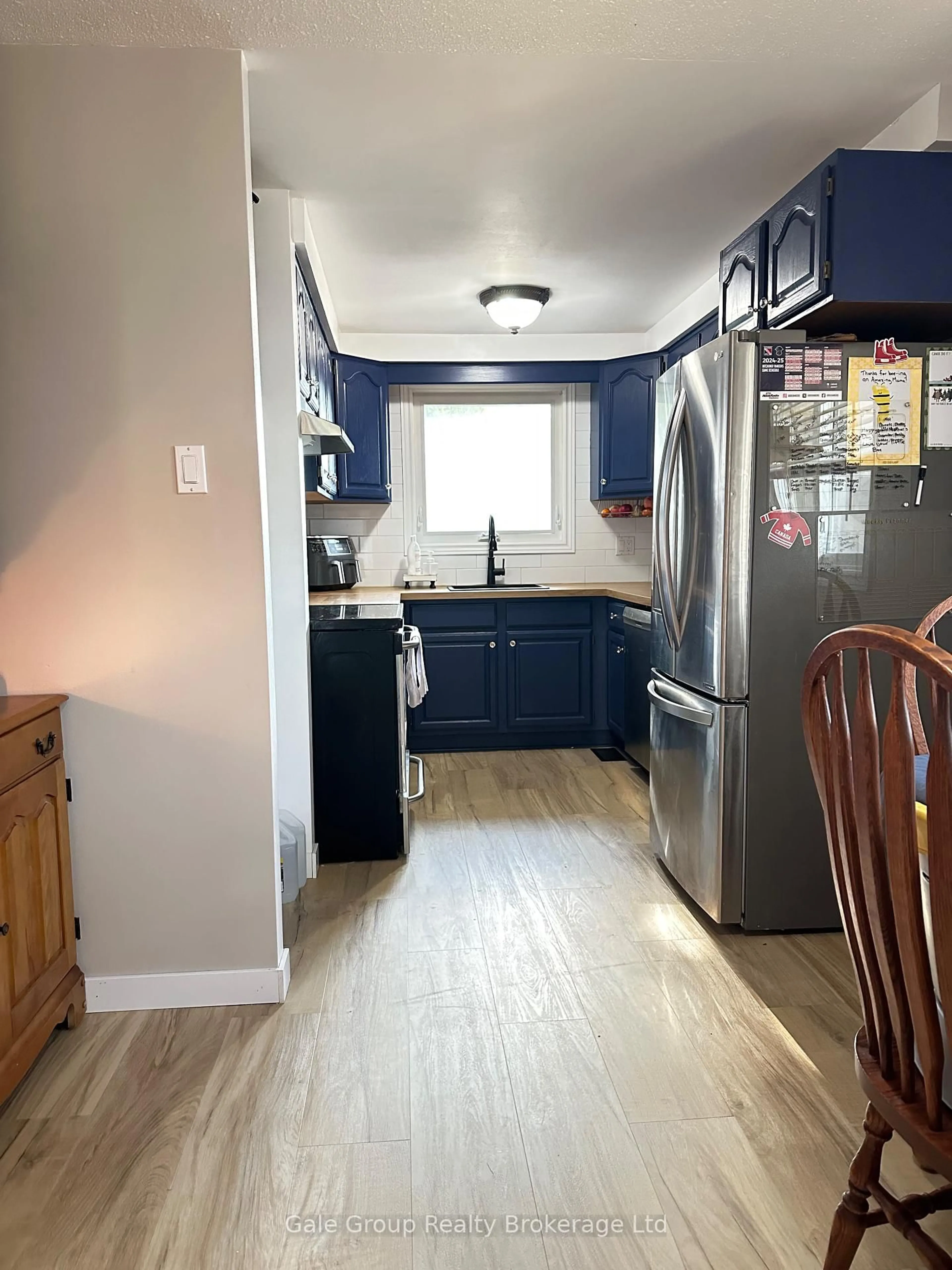 Standard kitchen, unknown for 19 Greendale Cres, Kitchener Ontario N2A 2R5