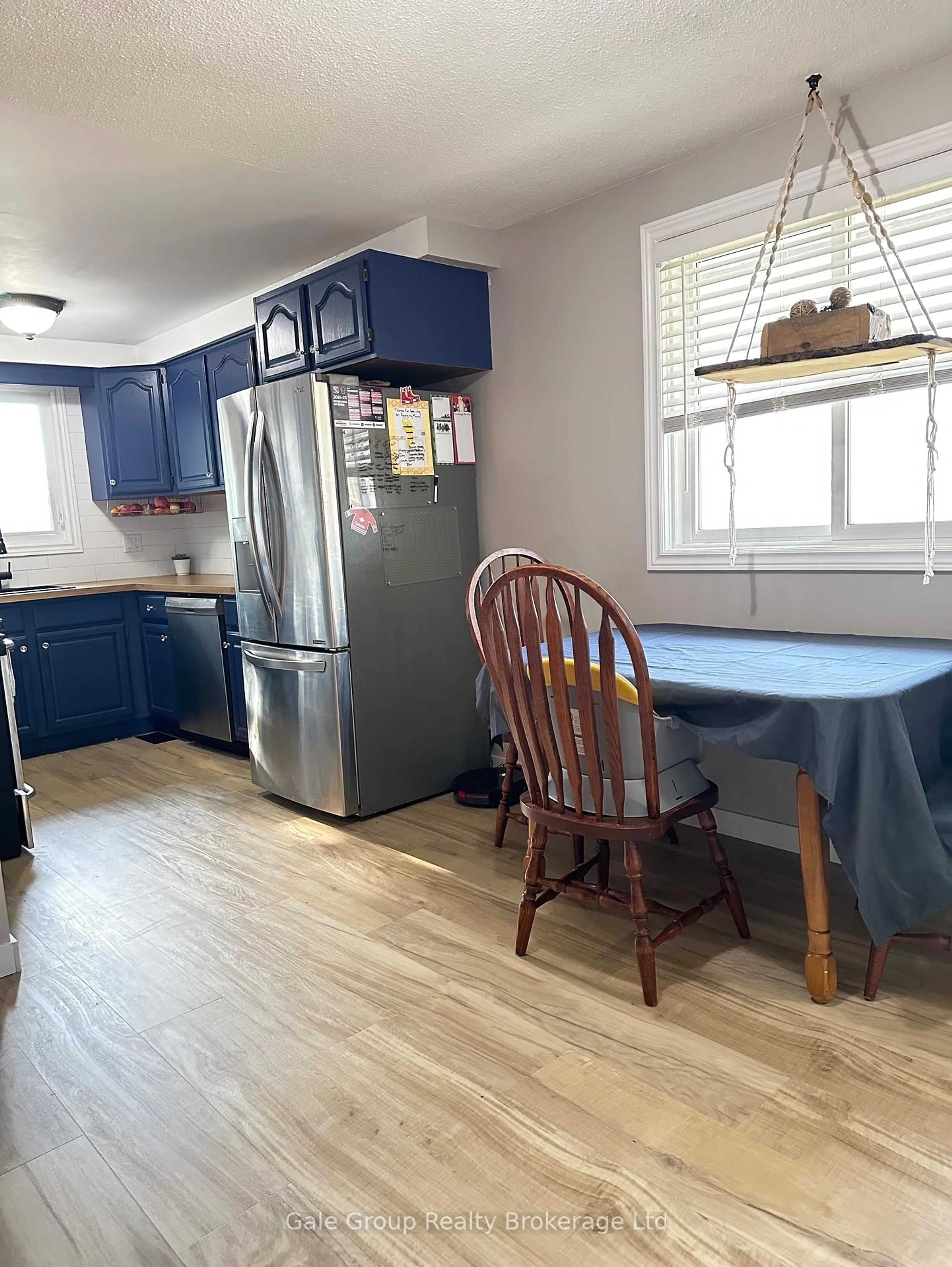 Standard kitchen, unknown for 19 Greendale Cres, Kitchener Ontario N2A 2R5