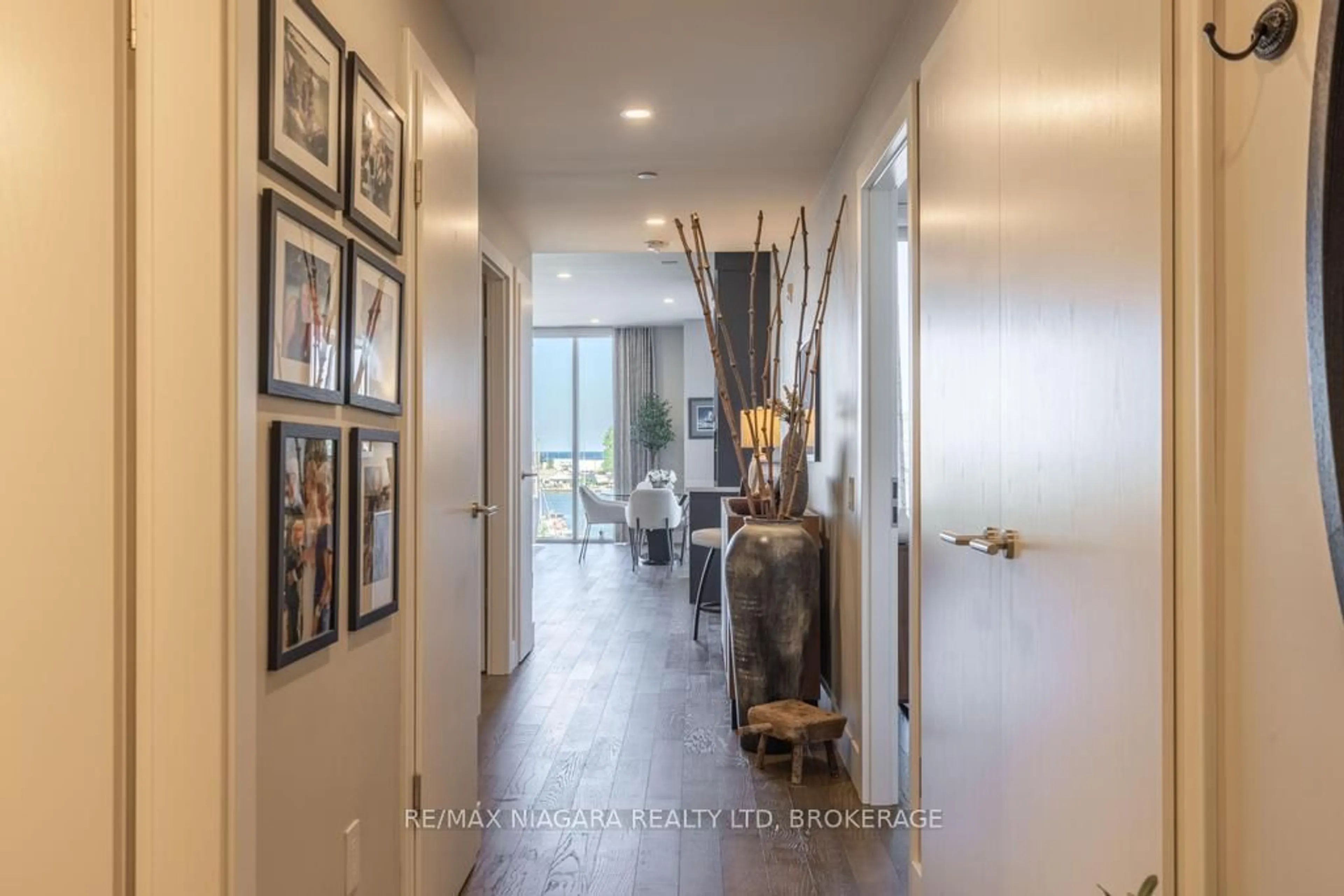Indoor entryway for 57 Lakeport Rd #302, St. Catharines Ontario L2N 4P6