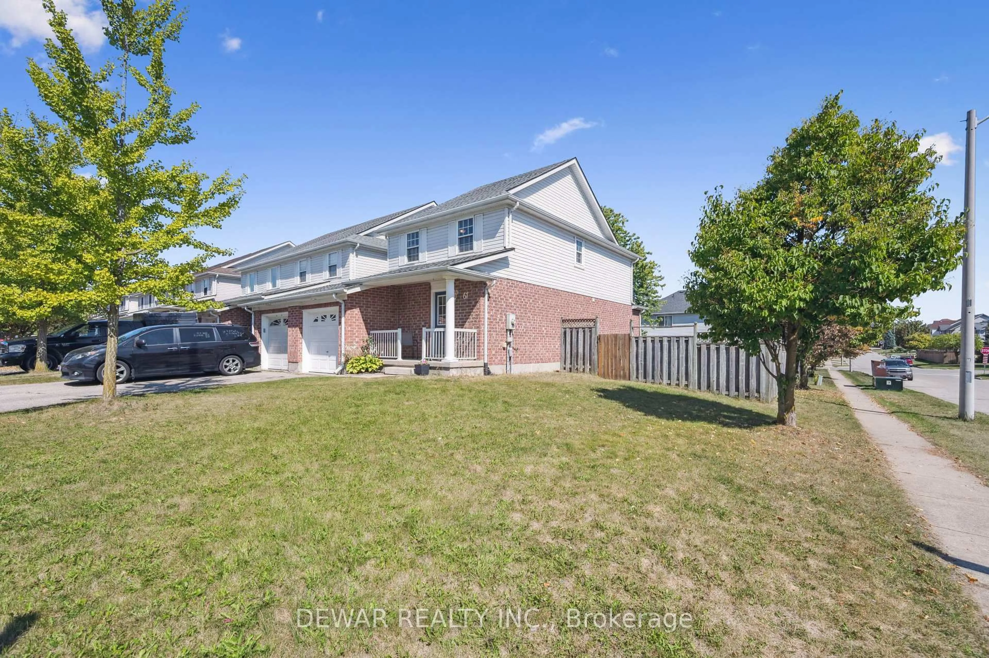 A pic from outside/outdoor area/front of a property/back of a property/a pic from drone, street for 67 Calvin Crt, Cambridge Ontario N3C 4J4