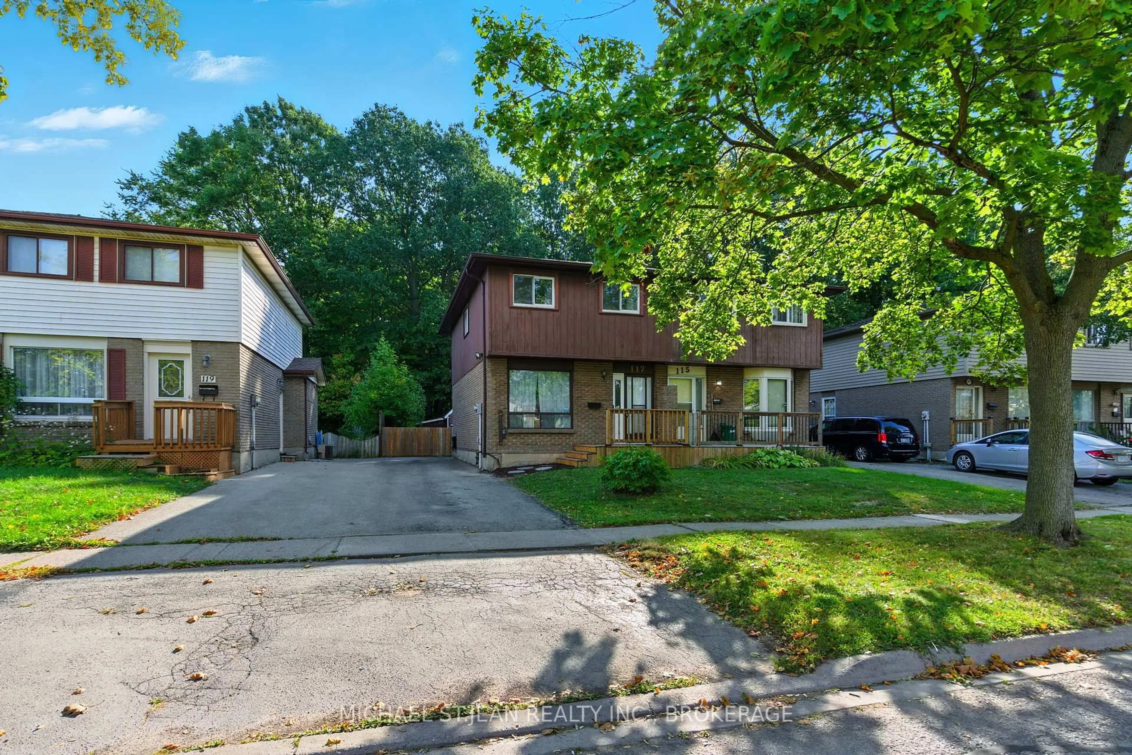 A pic from outside/outdoor area/front of a property/back of a property/a pic from drone, street for 117 Silvan Dr, Welland Ontario L3C 6C1