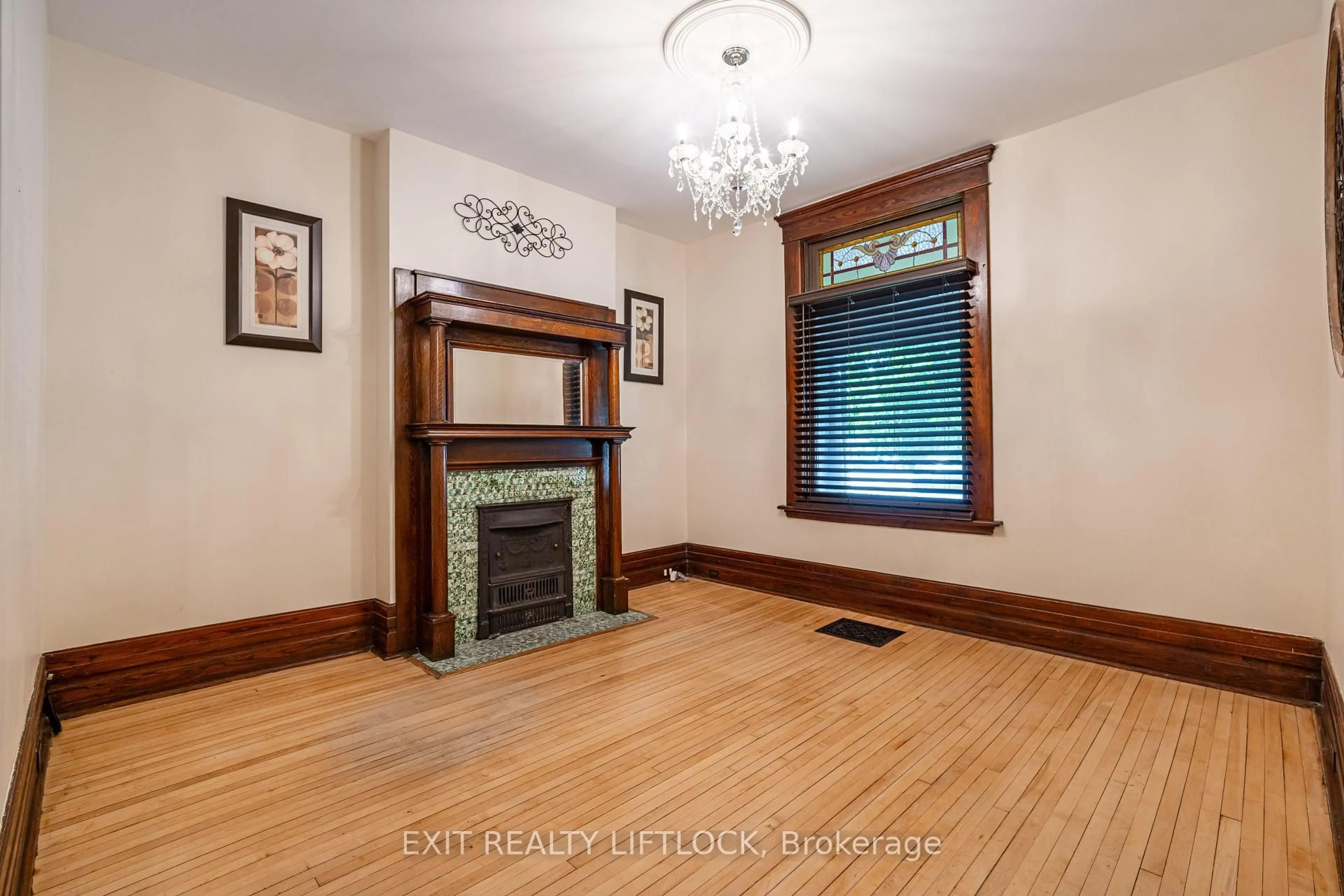 Unknown for 141 Hunter St, Peterborough Ontario K9H 1G7