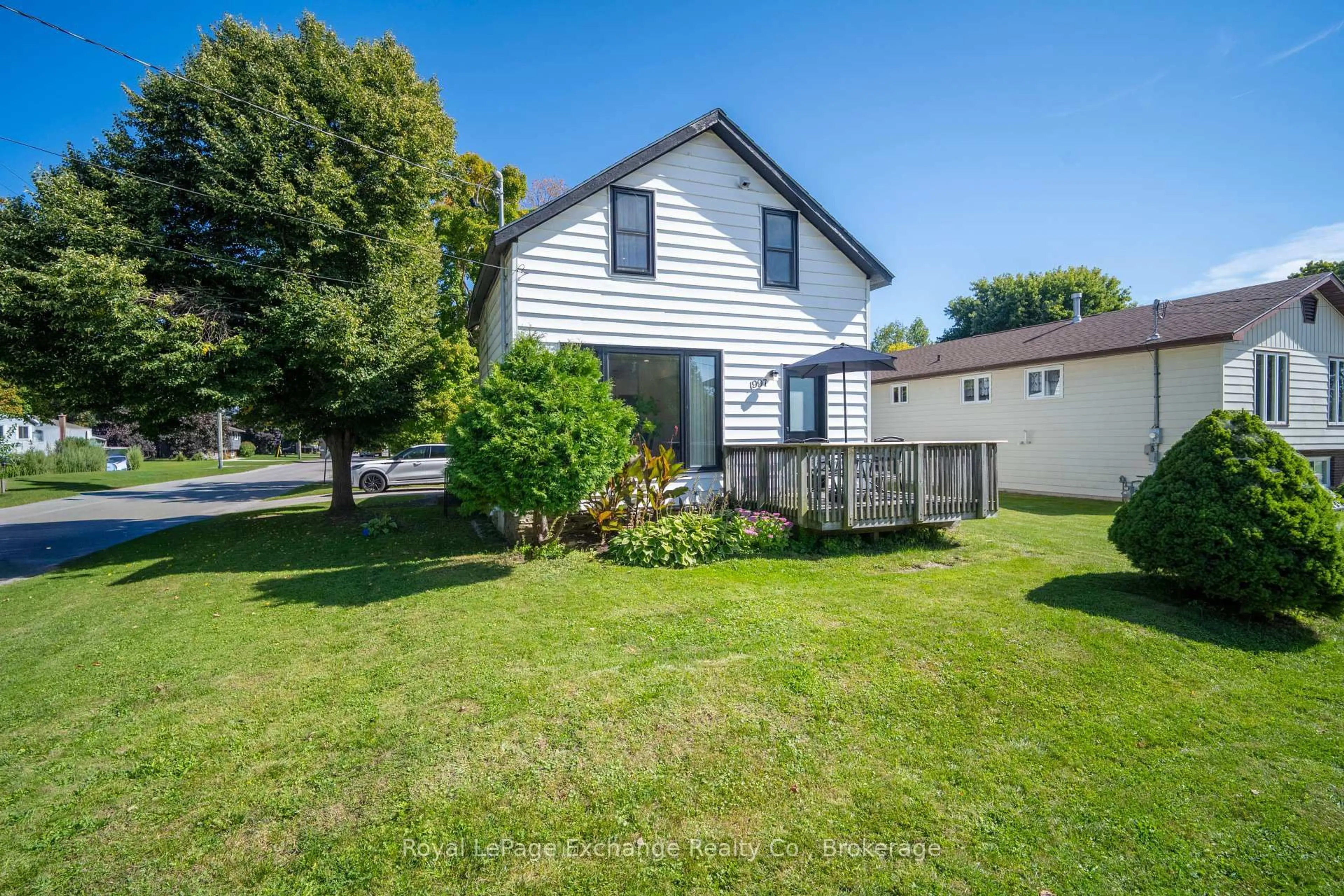 A pic from outside/outdoor area/front of a property/back of a property/a pic from drone, unknown for 1997 7th Ave, Owen Sound Ontario N4K 2Z8