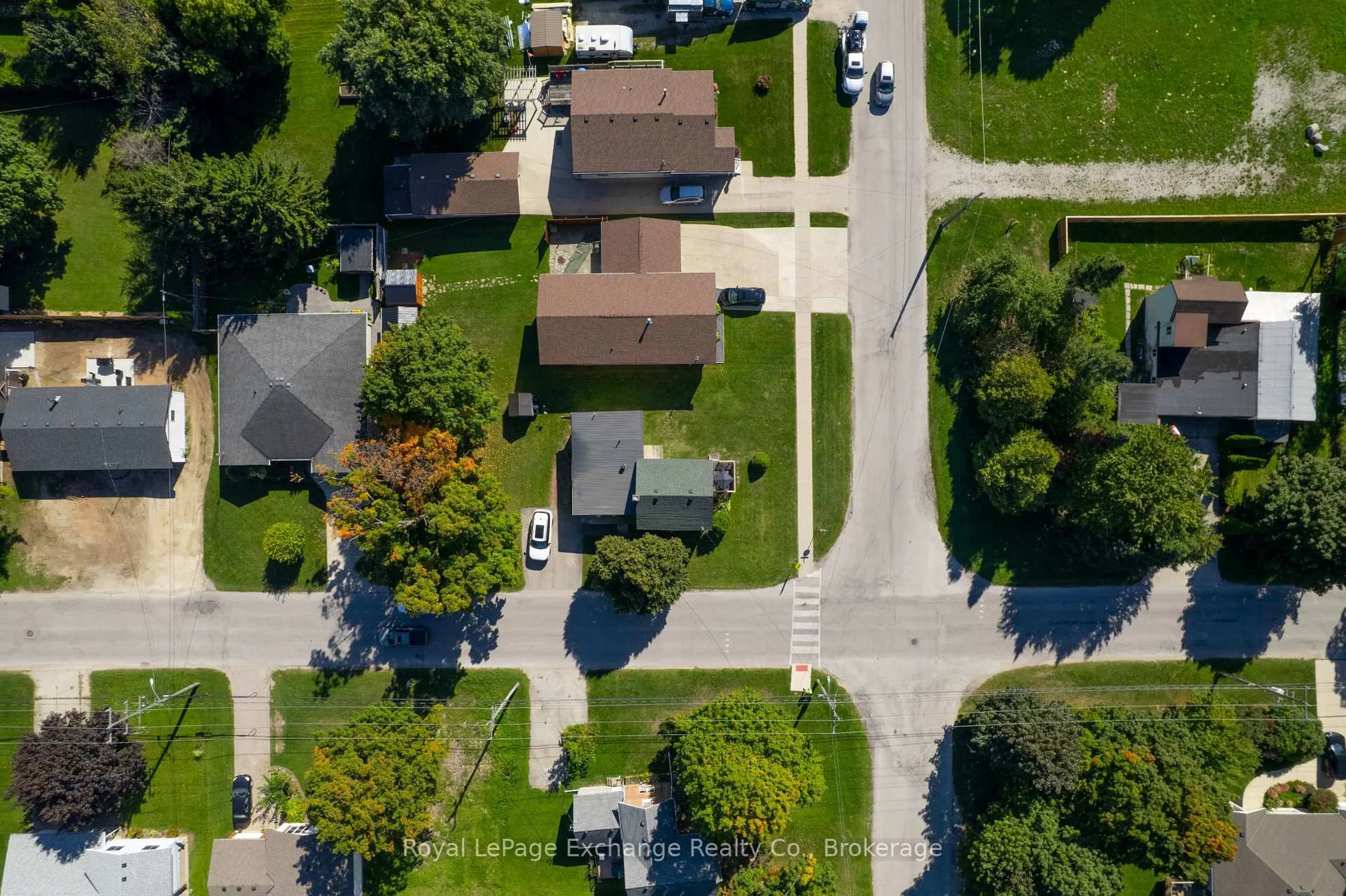 A pic from outside/outdoor area/front of a property/back of a property/a pic from drone, street for 1997 7th Ave, Owen Sound Ontario N4K 2Z8