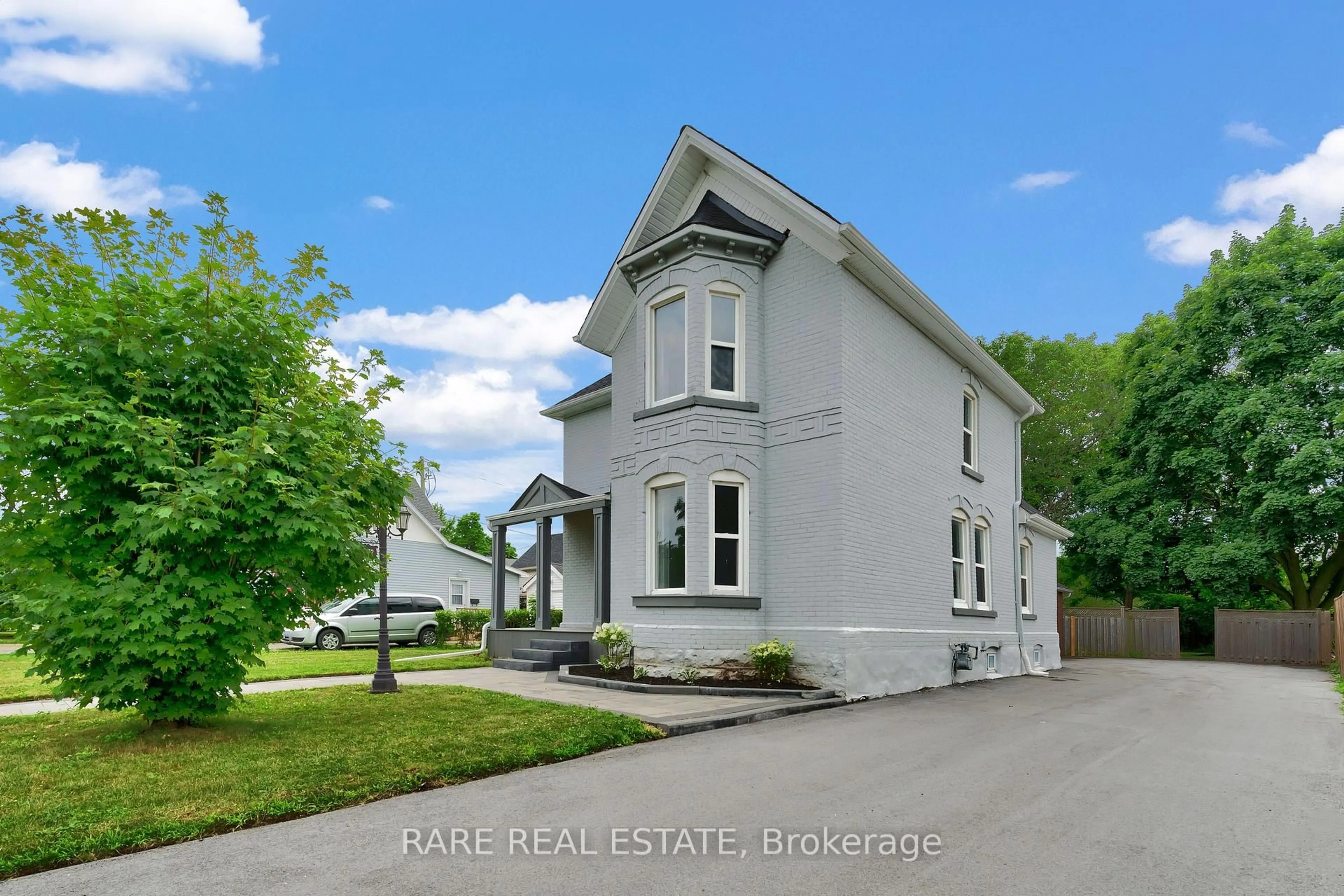A pic from outside/outdoor area/front of a property/back of a property/a pic from drone, street for 4372 Ontario St, Lincoln Ontario L0R 1B0