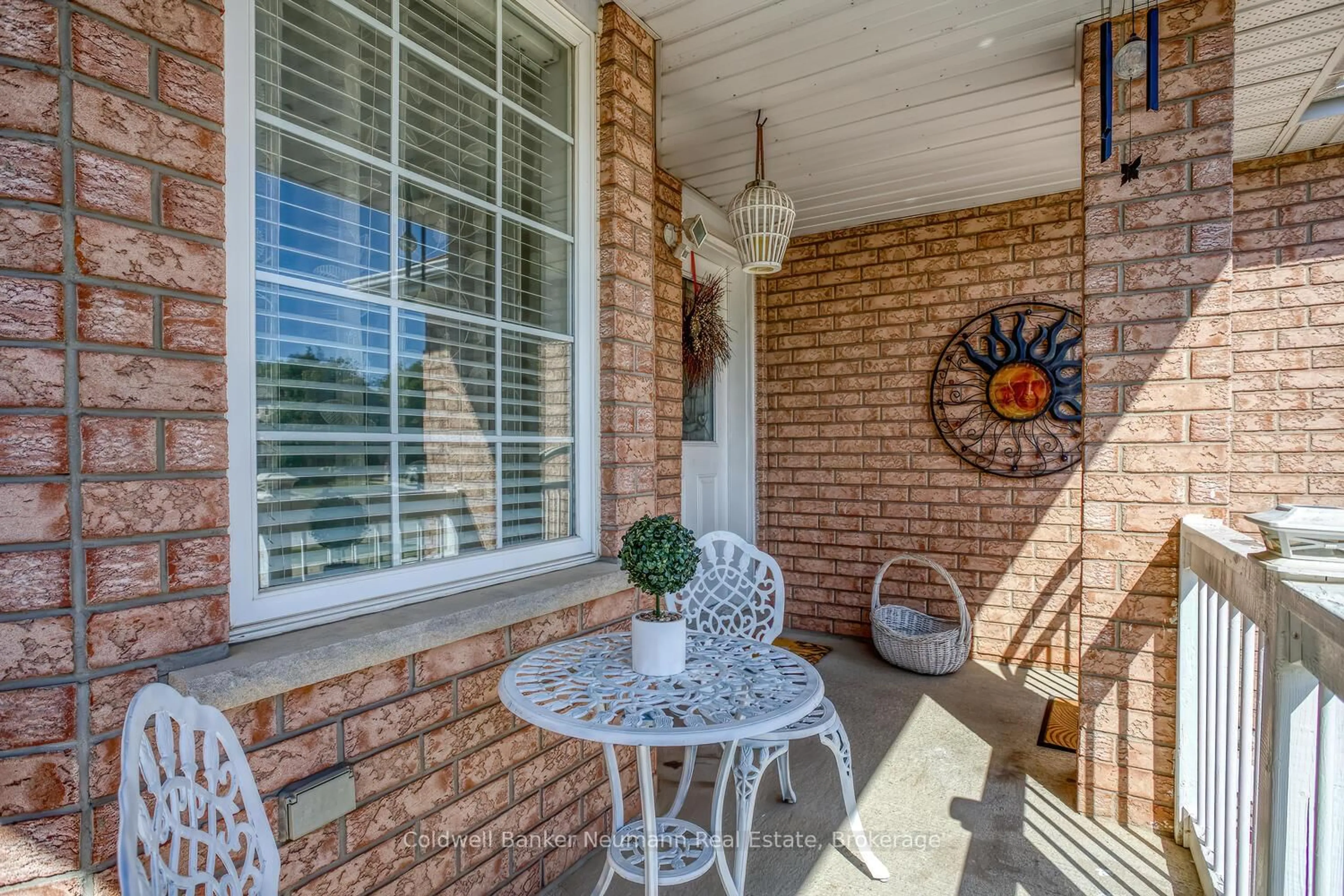 Patio, street for 31 Ryde Rd, Guelph Ontario N1K 1V8