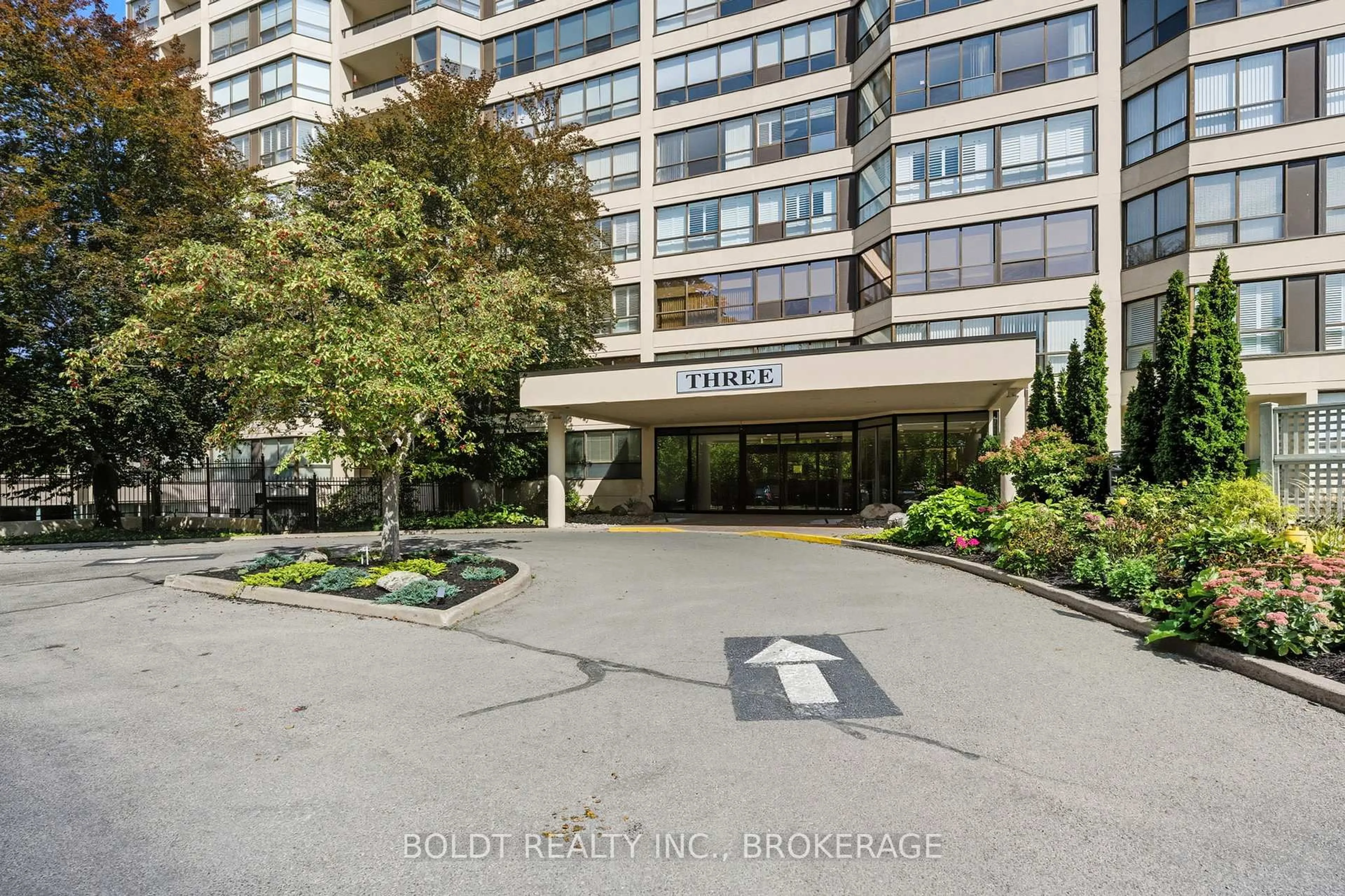 Indoor foyer for 3 Towering Heights Blvd #705, St. Catharines Ontario L2T 4A4
