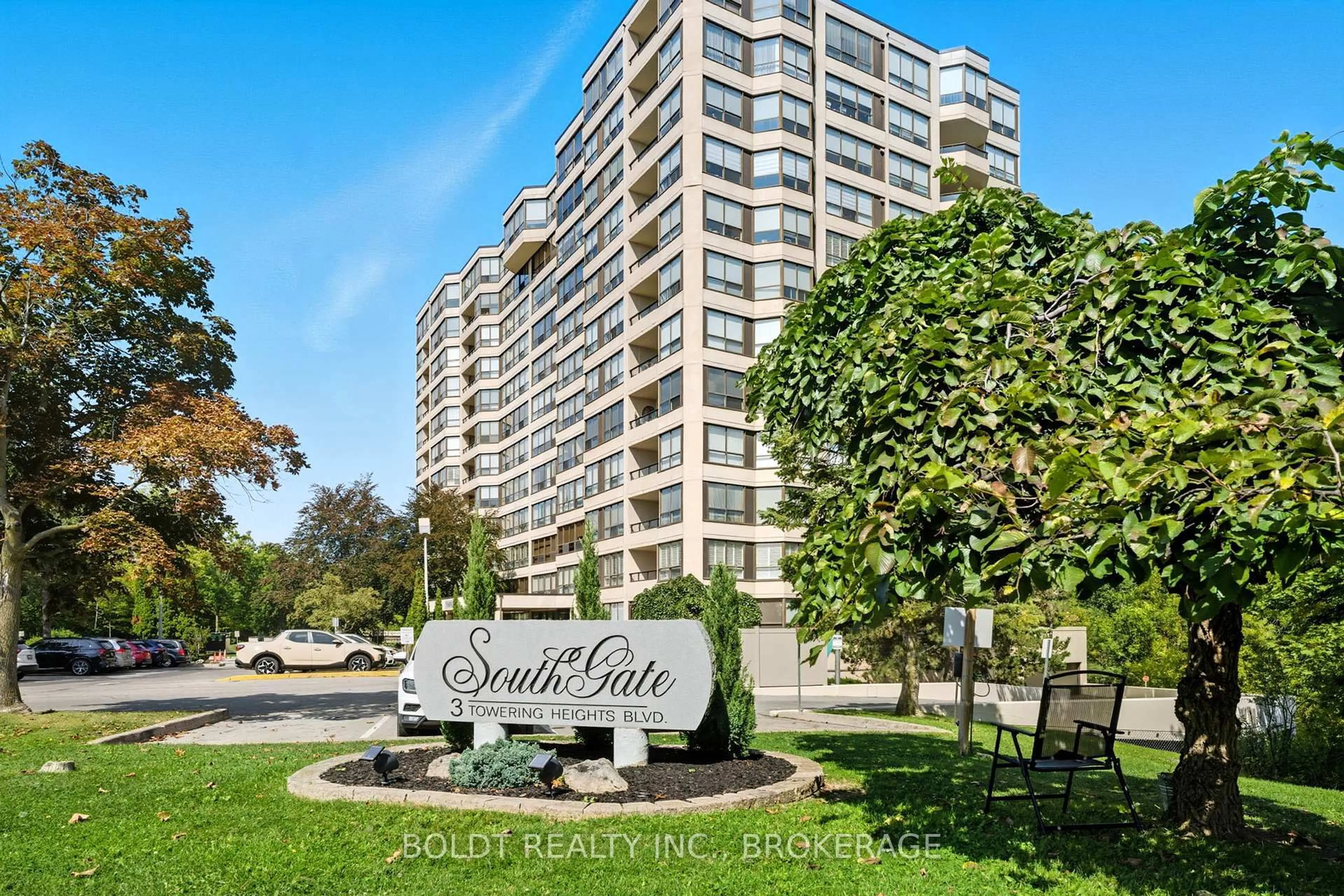 A pic from outside/outdoor area/front of a property/back of a property/a pic from drone, street for 3 Towering Heights Blvd #501, St. Catharines Ontario L2T 4A4