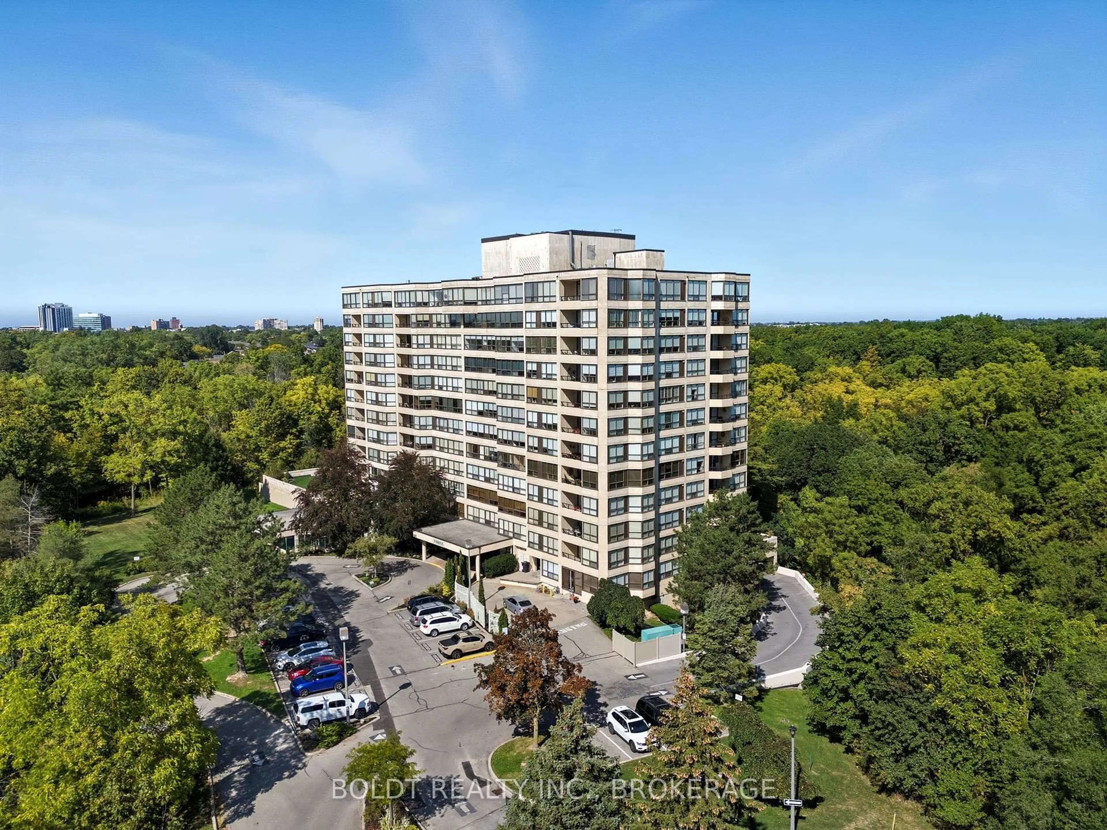 A pic from outside/outdoor area/front of a property/back of a property/a pic from drone, building for 3 Towering Heights Blvd #501, St. Catharines Ontario L2T 4A4