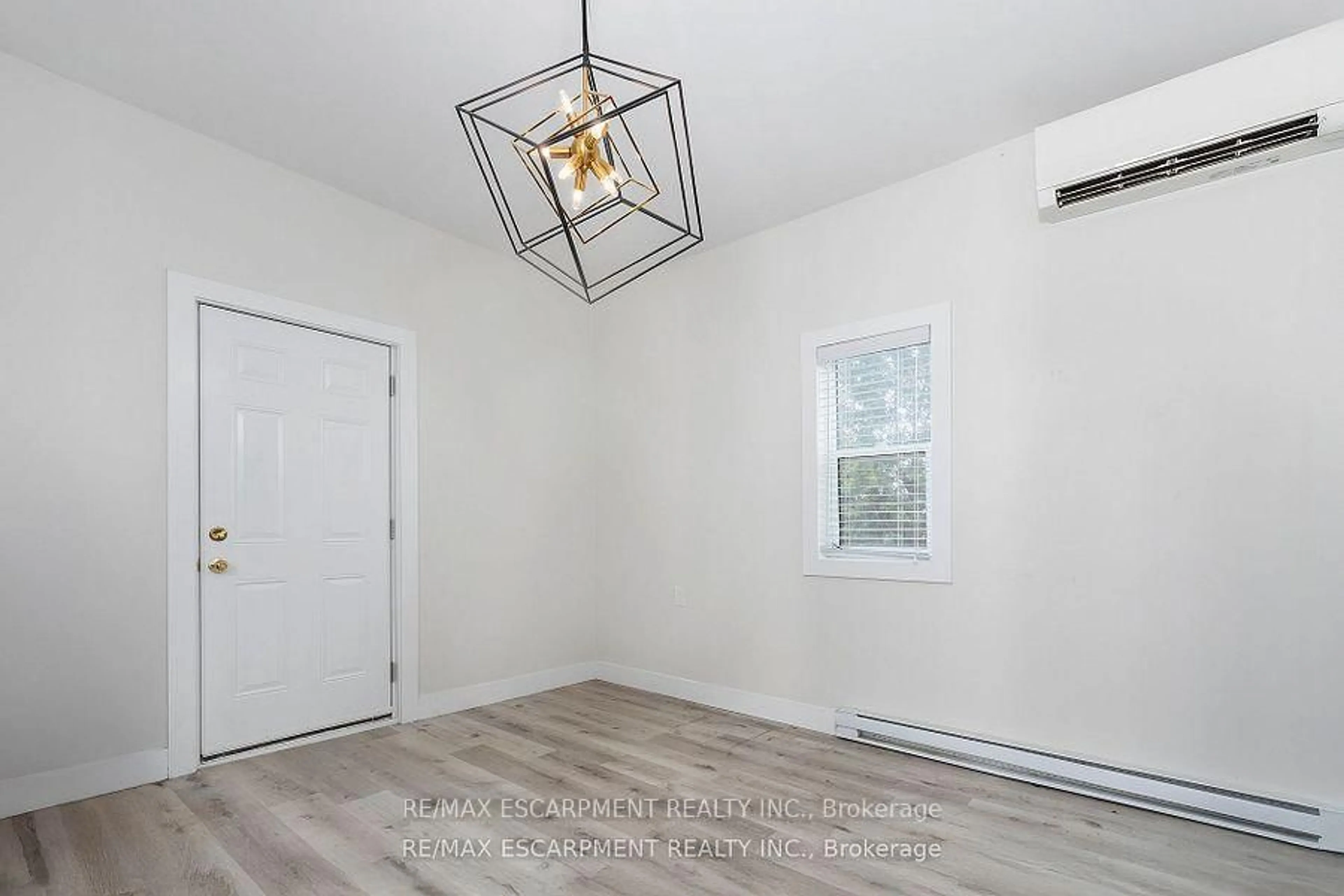 Indoor entryway for 2546 WILSON St, Hamilton Ontario L0R 1A0