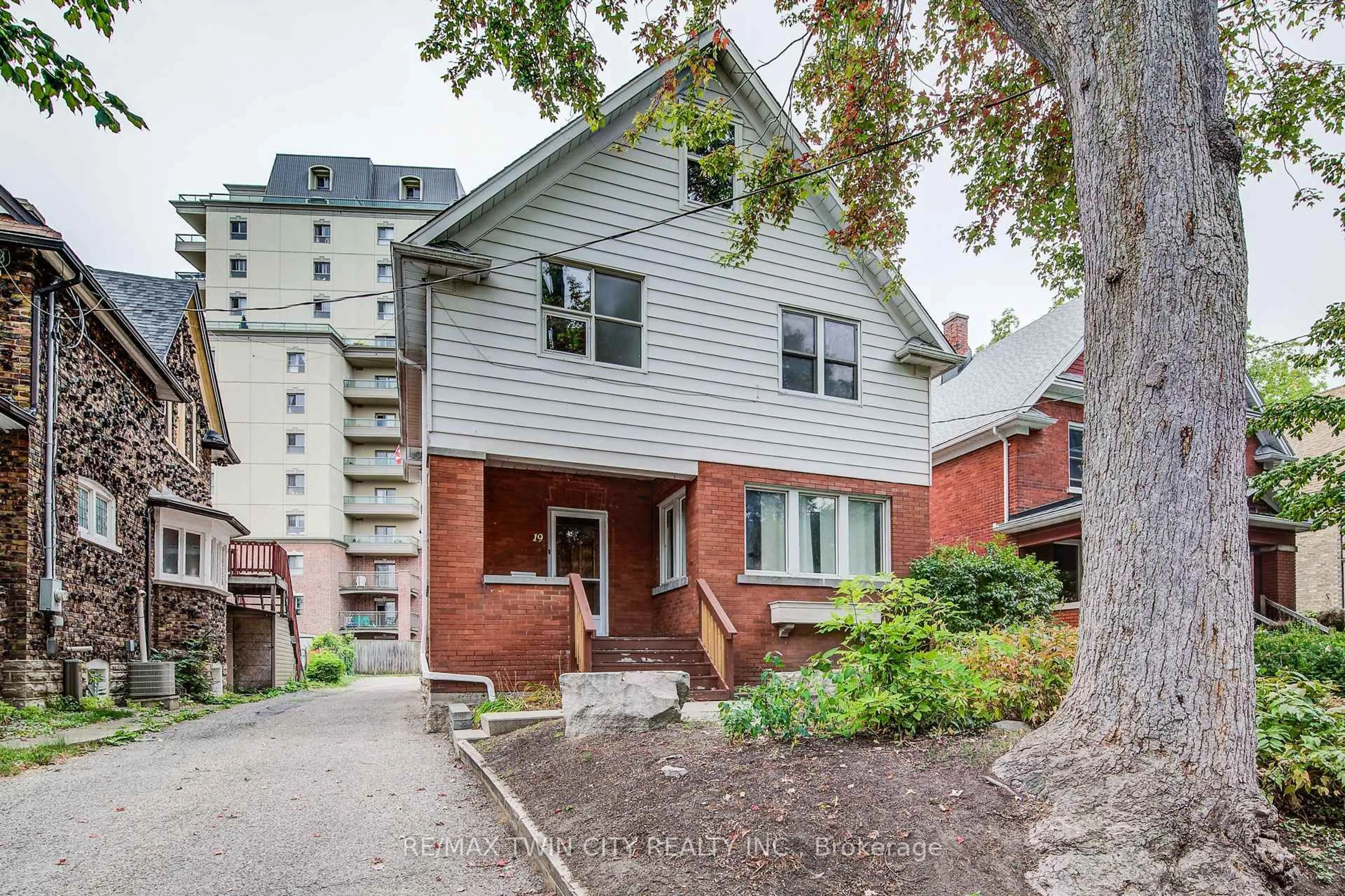 Home with brick exterior material, street for 19 Schneider Ave, Kitchener Ontario N2G 1K7