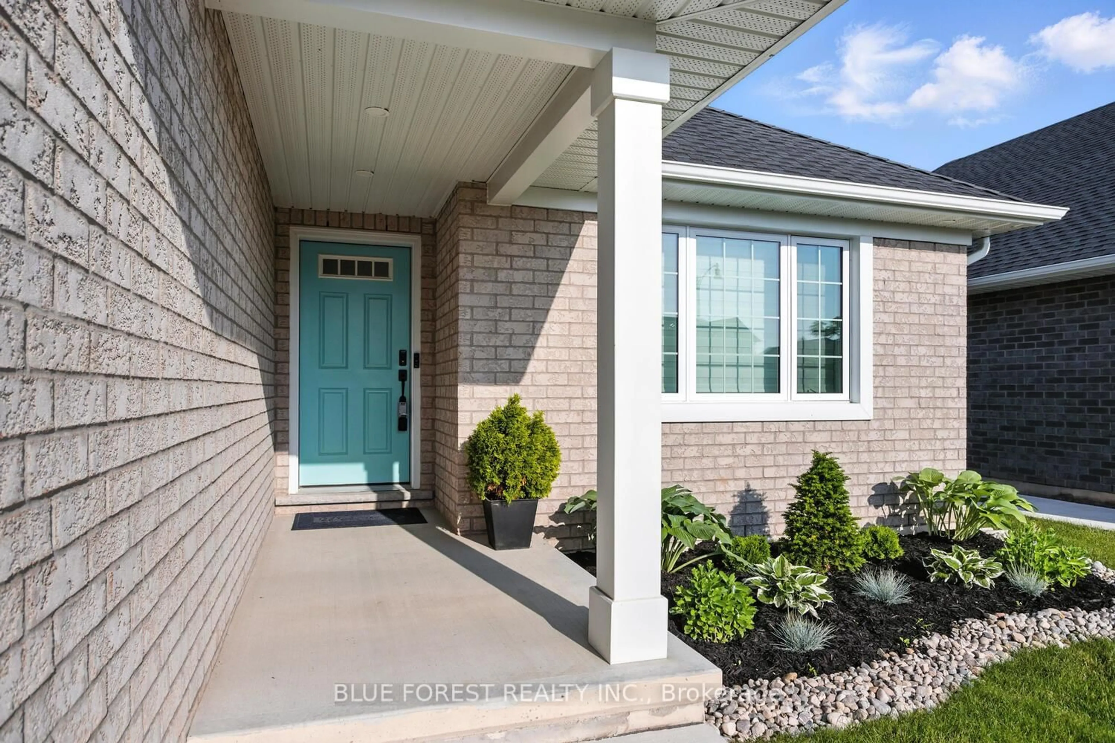 Home with brick exterior material, street for 28 Weir Cres, St. Thomas Ontario N5R 0L7