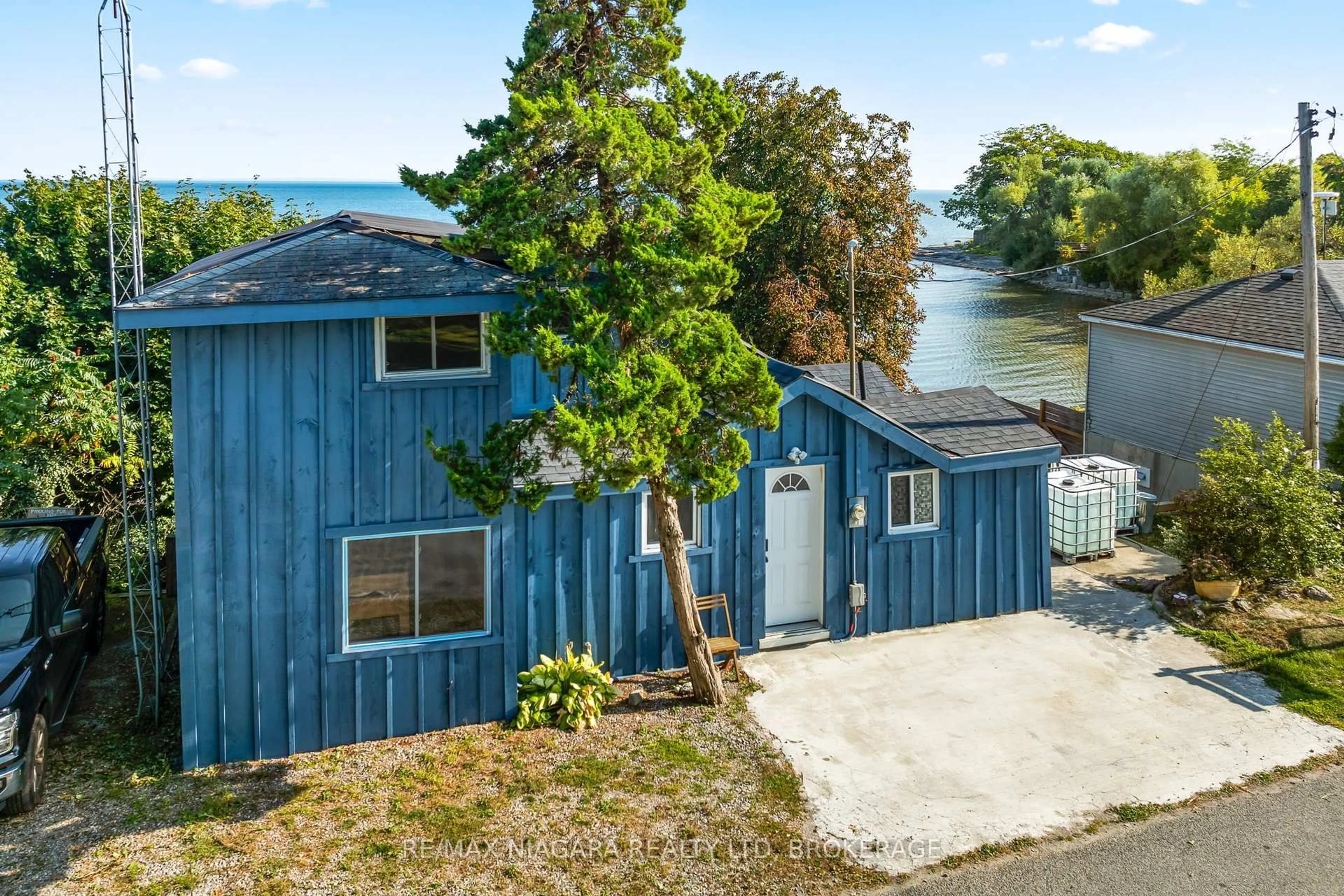 A pic from outside/outdoor area/front of a property/back of a property/a pic from drone, water/lake/river/ocean view for 105 LIGHTHOUSE Dr, Haldimand Ontario N1A 2W6