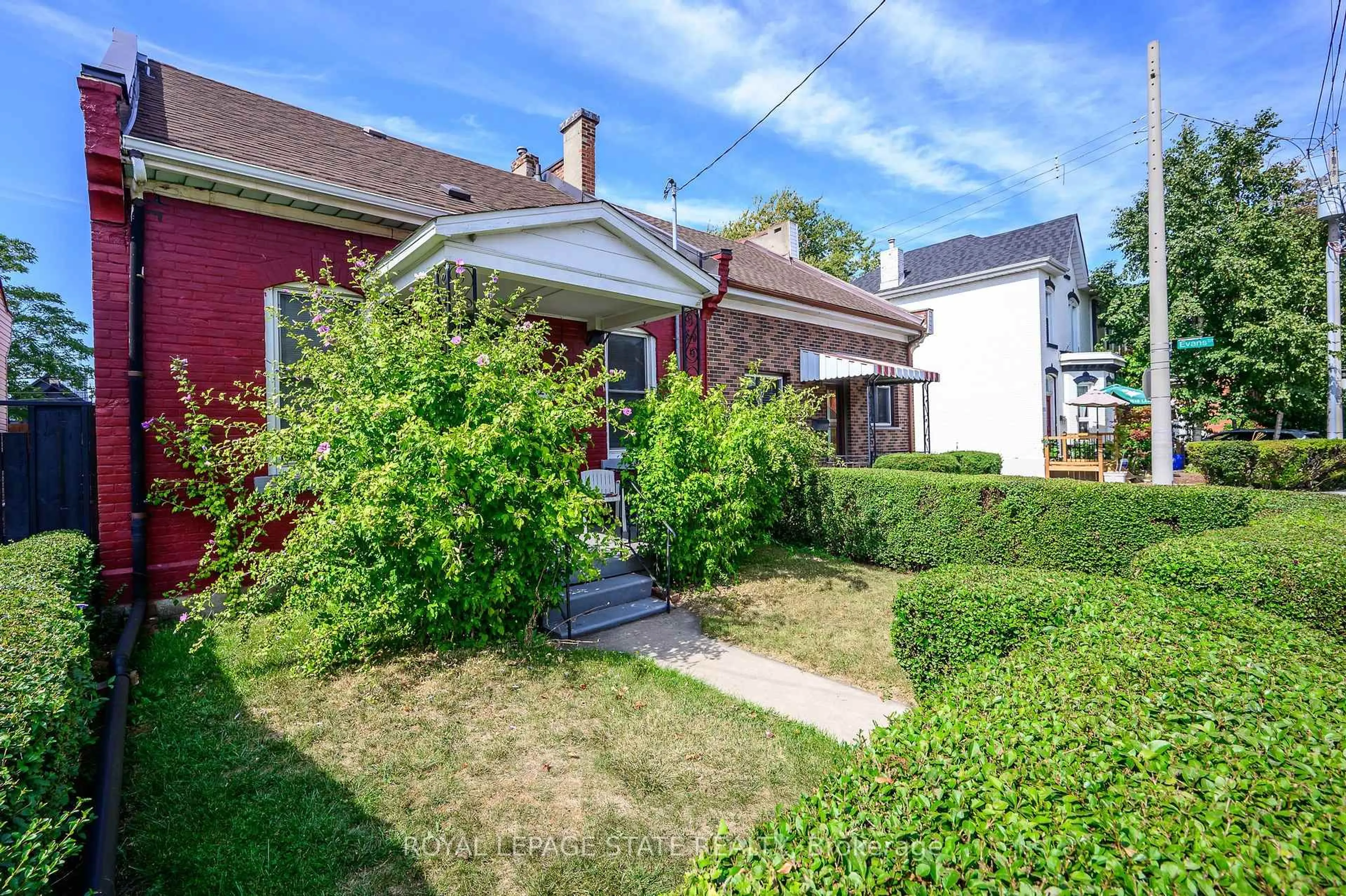 A pic from outside/outdoor area/front of a property/back of a property/a pic from drone, street for 127 East Ave, Hamilton Ontario L8L 5H6