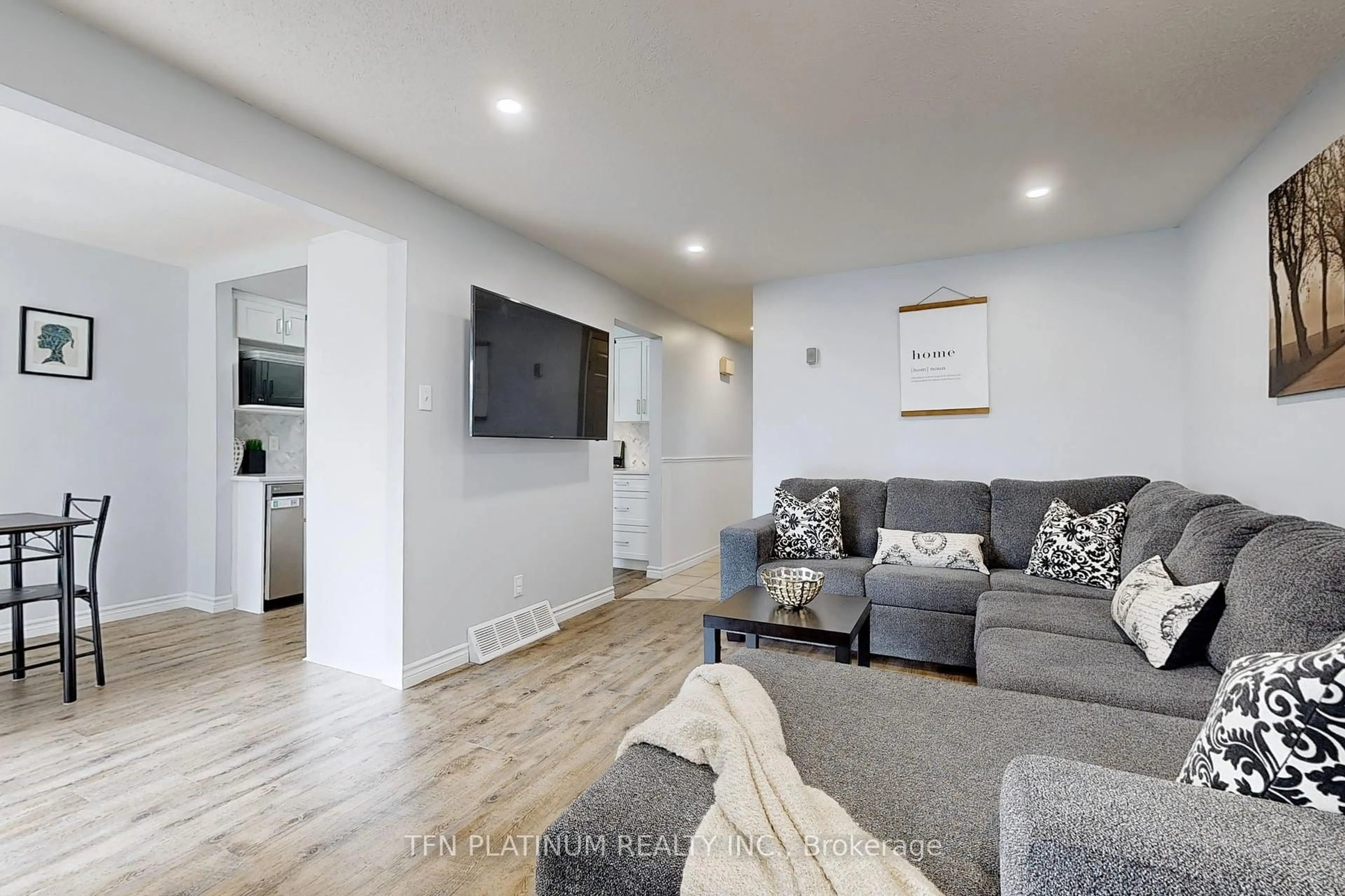 Living room with furniture, unknown for 91 Glamis Rd, Cambridge Ontario N1R 6S3