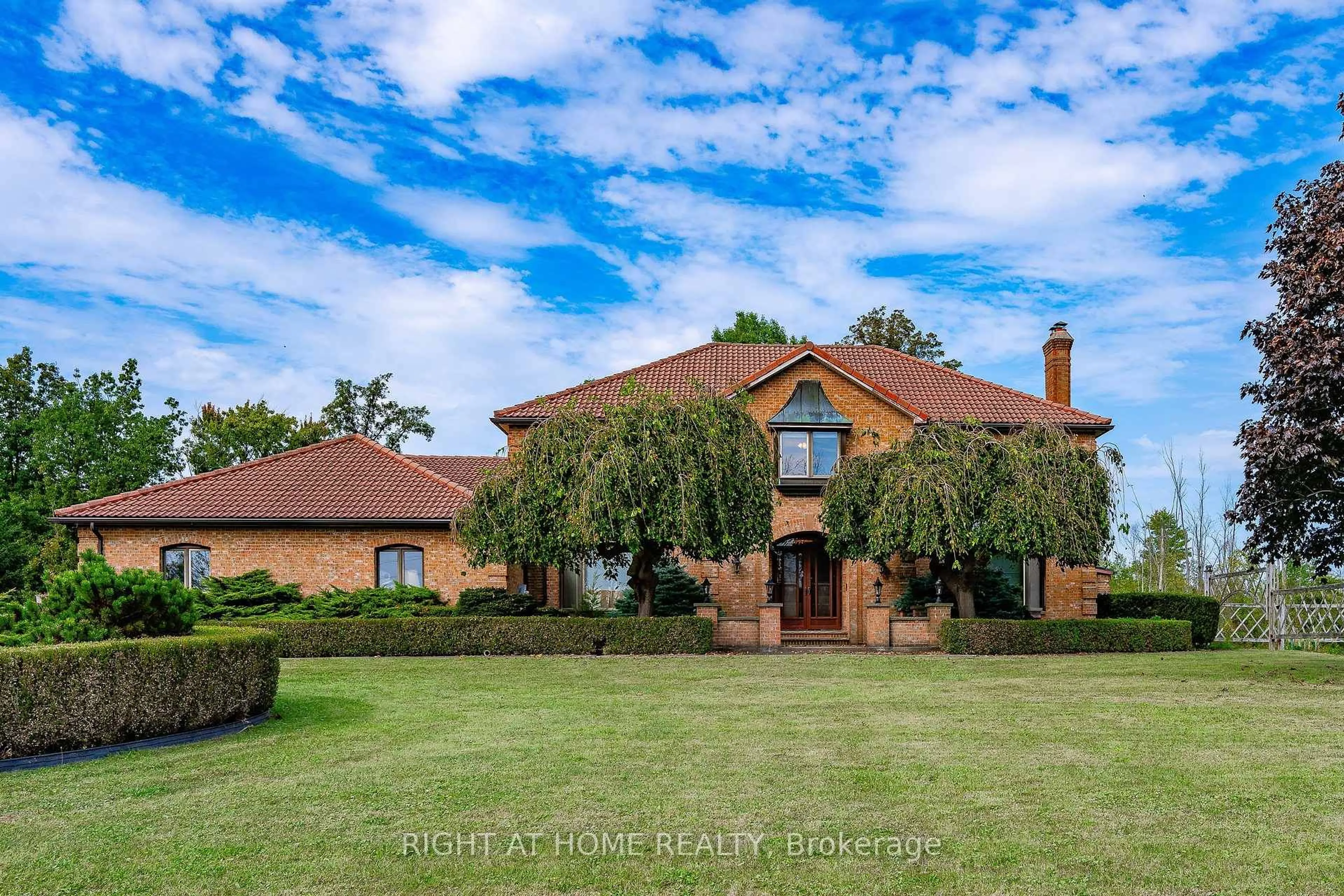 Home with brick exterior material, unknown for 2650 Garrison Rd, Fort Erie Ontario L0S 1N0