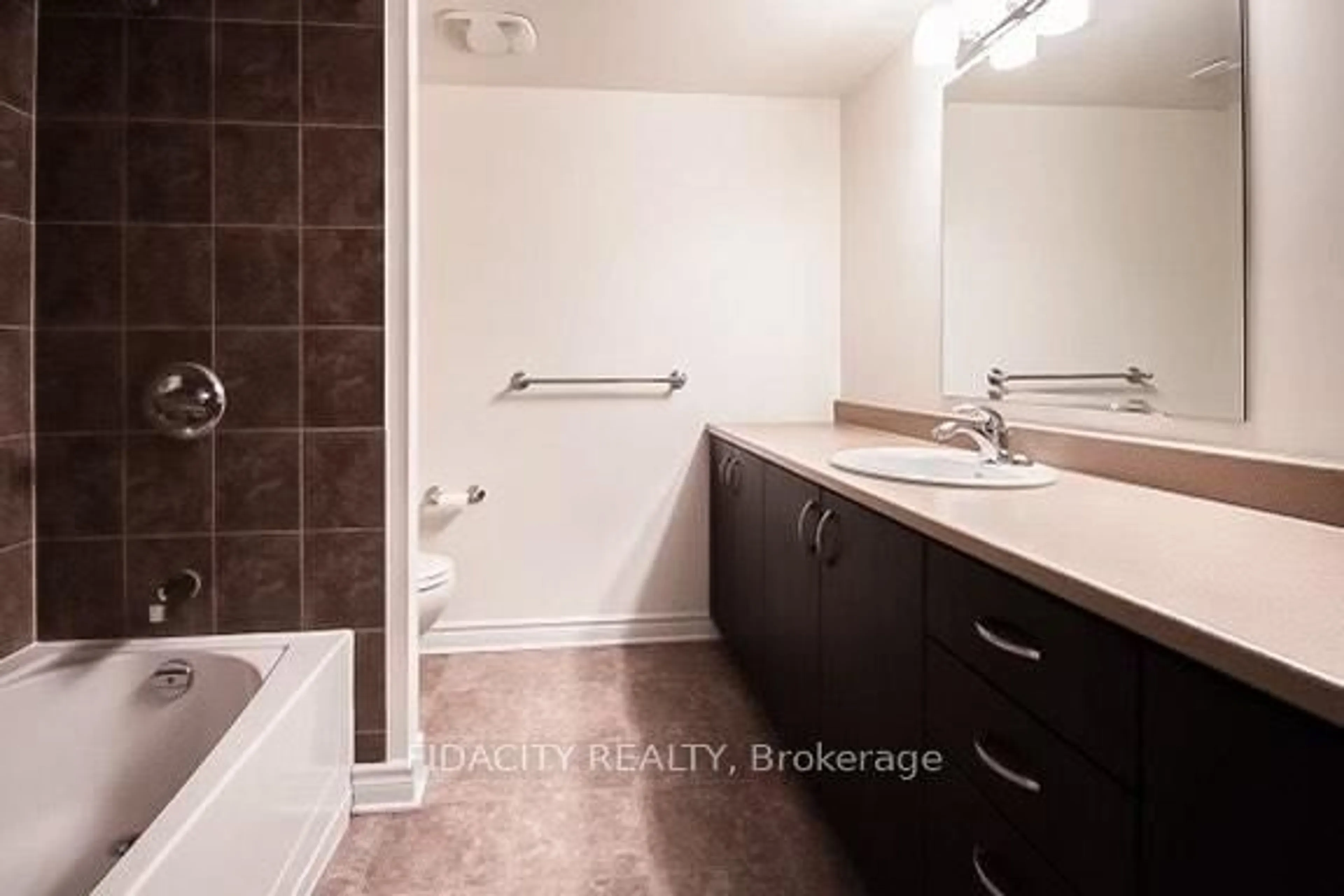 Standard bathroom, ceramic/tile floor for 525 Stonefield Private #2, Ottawa Ontario K2G 4R4