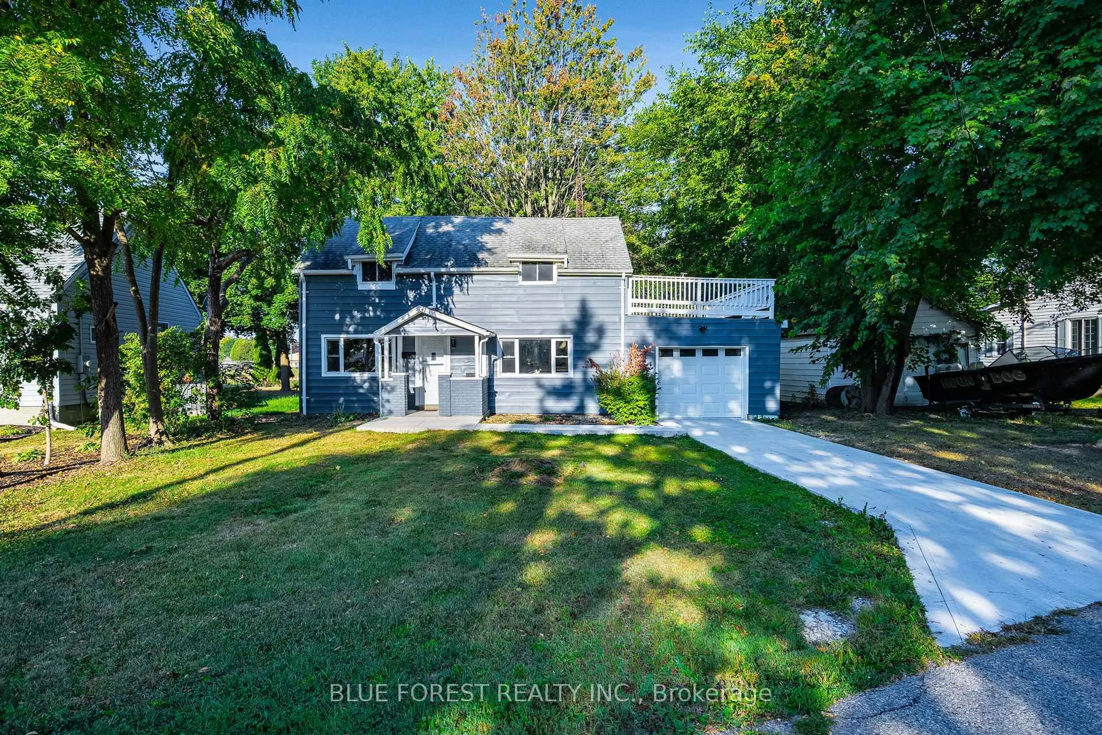 A pic from outside/outdoor area/front of a property/back of a property/a pic from drone, street for 121 First St, Chatham-Kent Ontario N8A 3R1