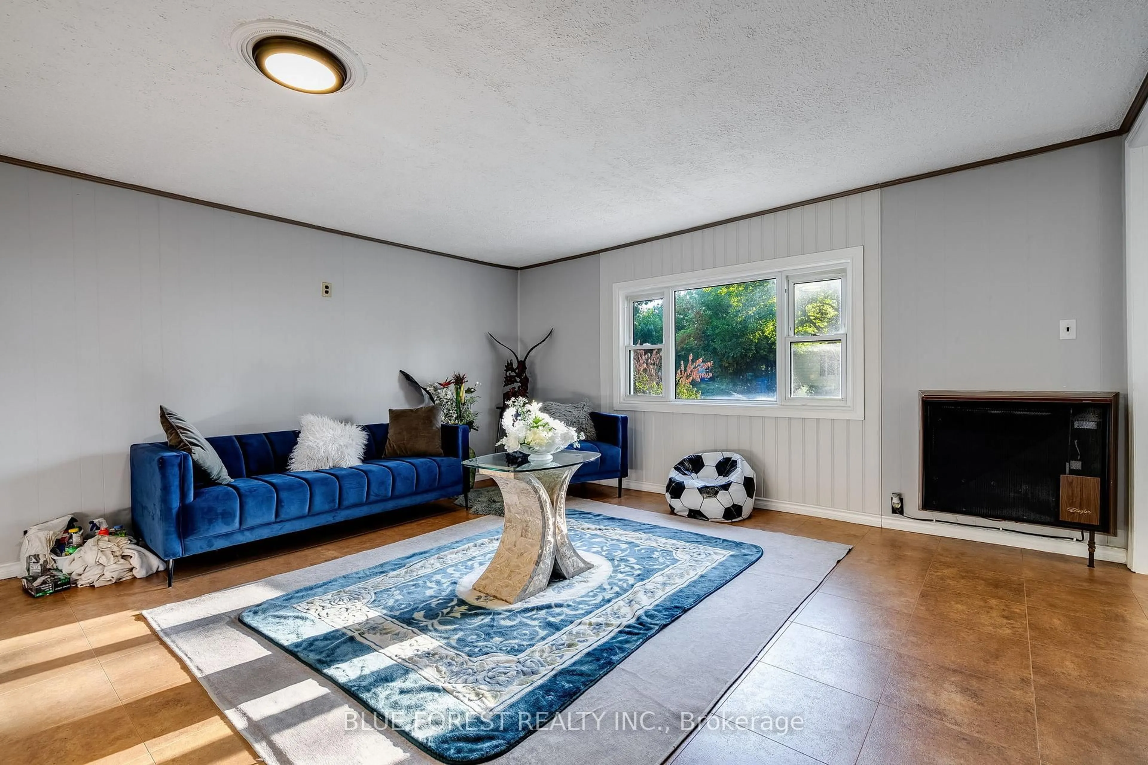 Living room with furniture, unknown for 121 First St, Chatham-Kent Ontario N8A 3R1