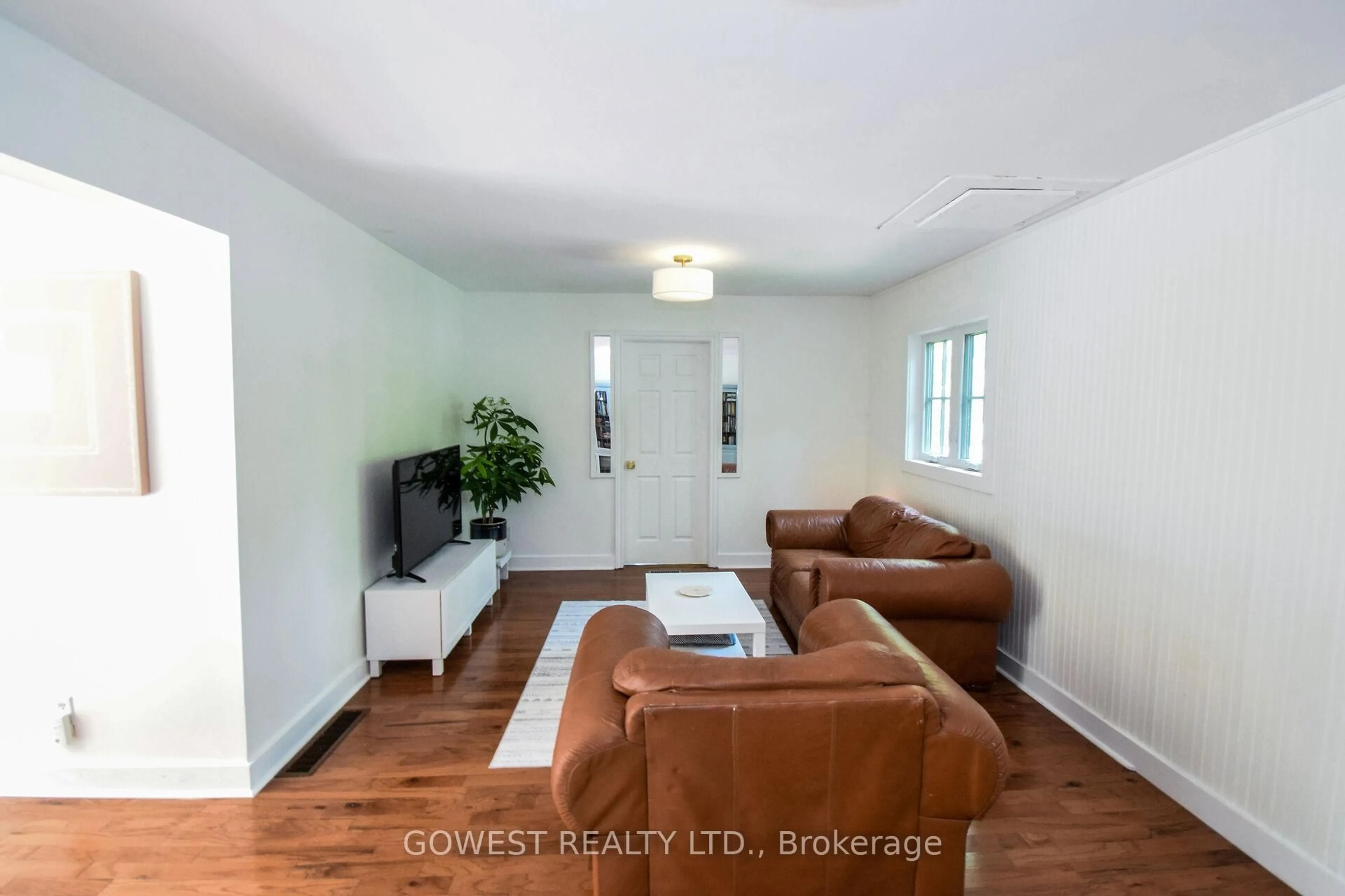 Living room with furniture, unknown for 98 Delater St, Niagara-on-the-Lake Ontario L0S 1J0