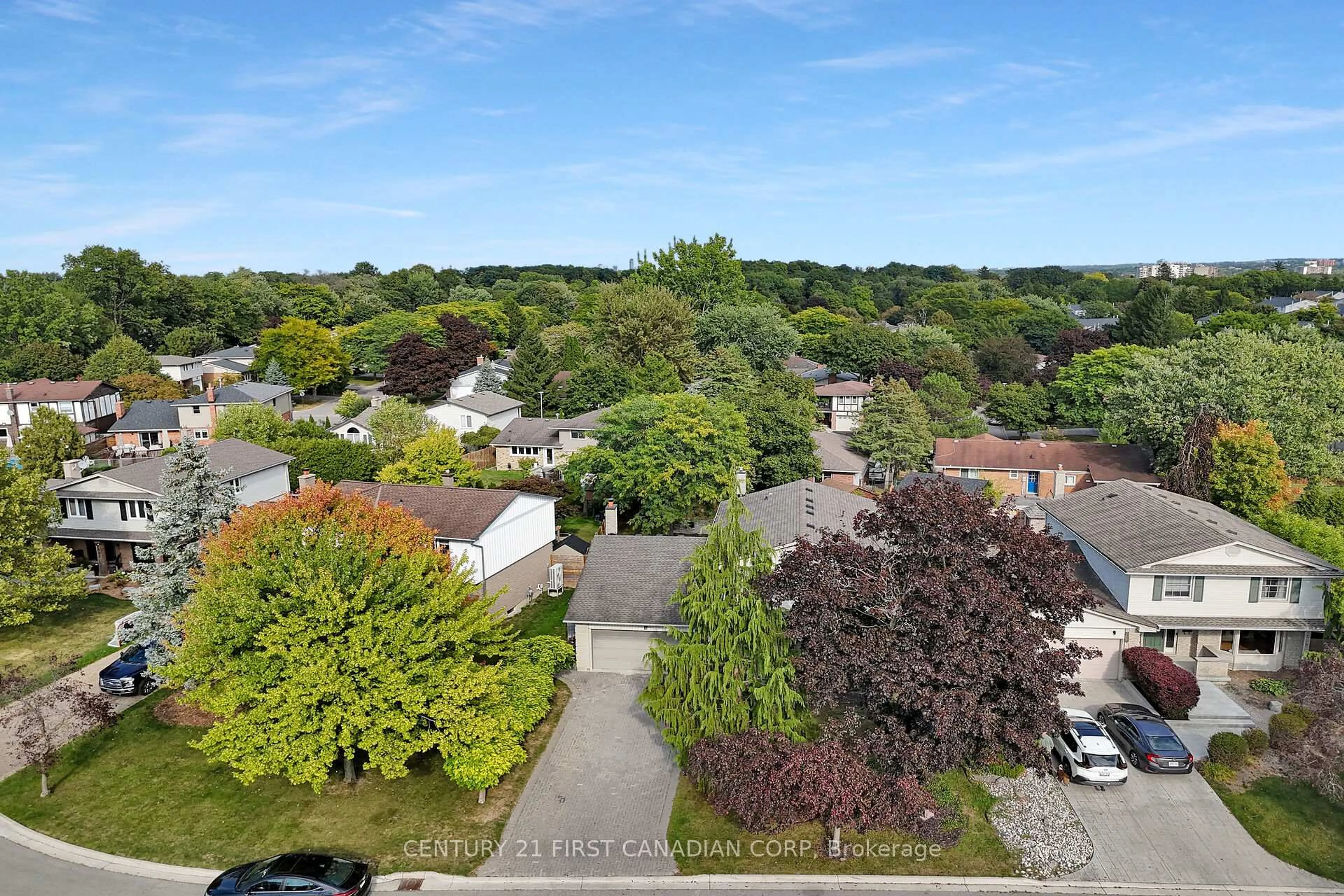 A pic from outside/outdoor area/front of a property/back of a property/a pic from drone, street for 1027 Flintlock Crt, London North Ontario N6H 4M3