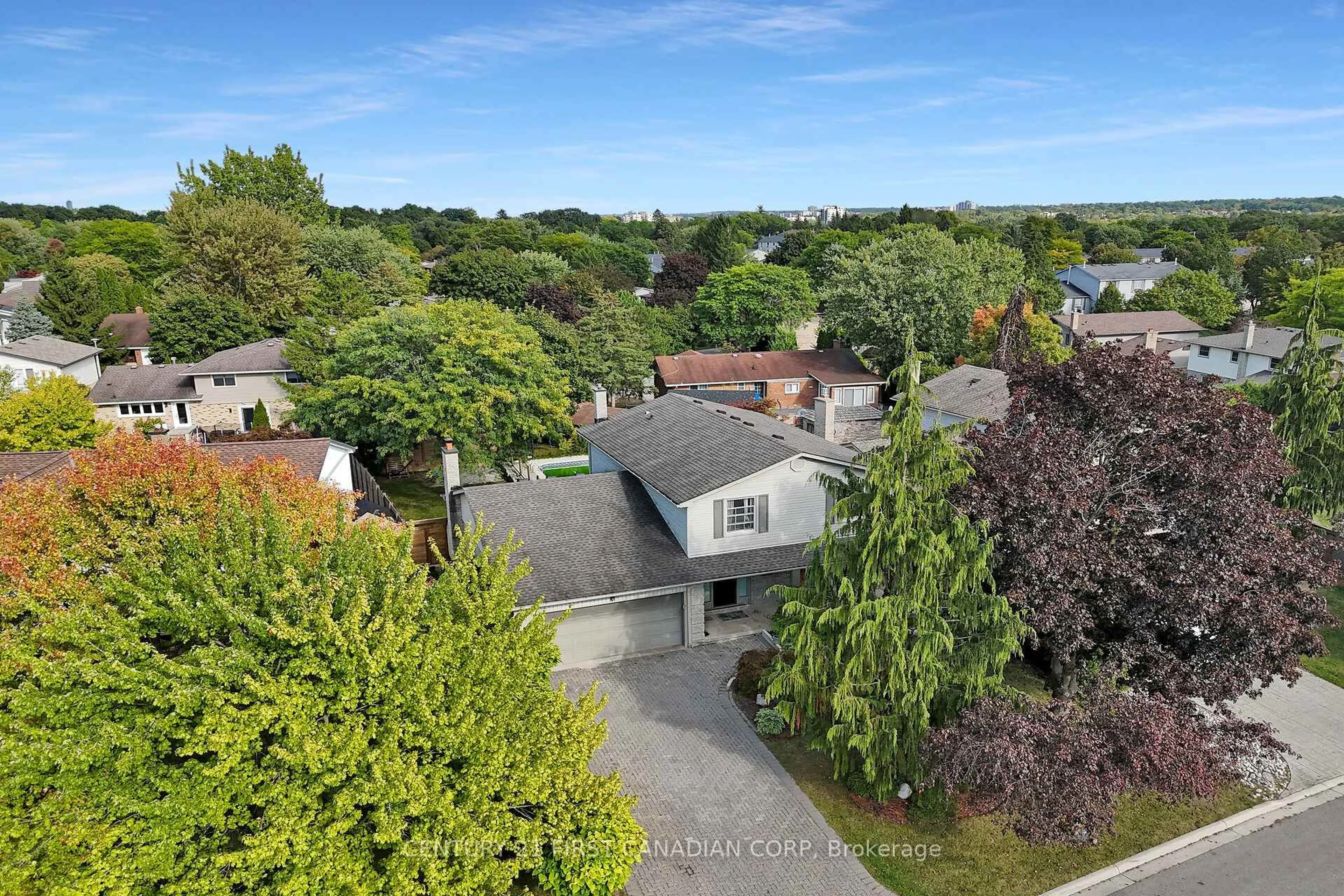 A pic from outside/outdoor area/front of a property/back of a property/a pic from drone, street for 1027 Flintlock Crt, London North Ontario N6H 4M3