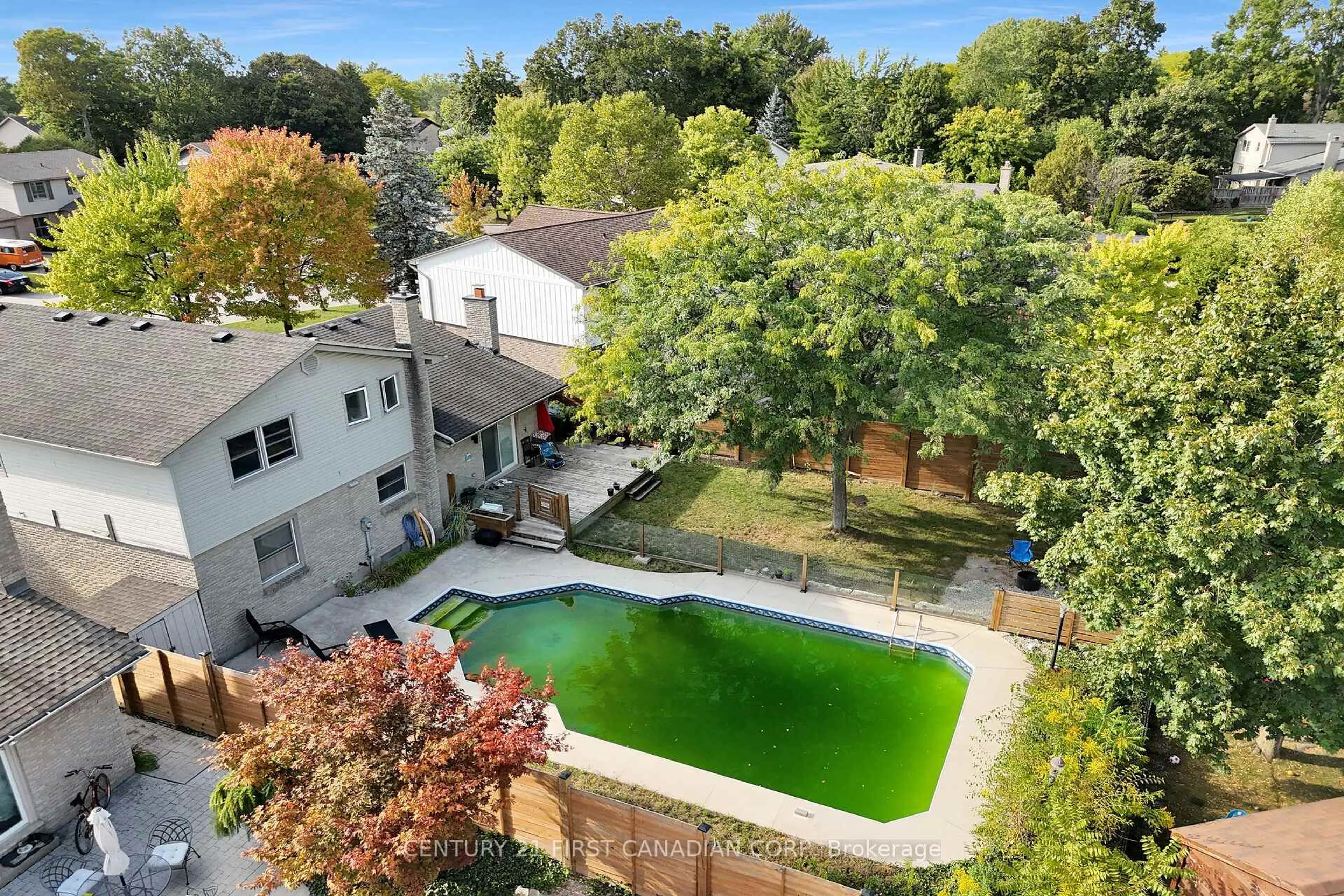 A pic from outside/outdoor area/front of a property/back of a property/a pic from drone, water/lake/river/ocean view for 1027 Flintlock Crt, London North Ontario N6H 4M3