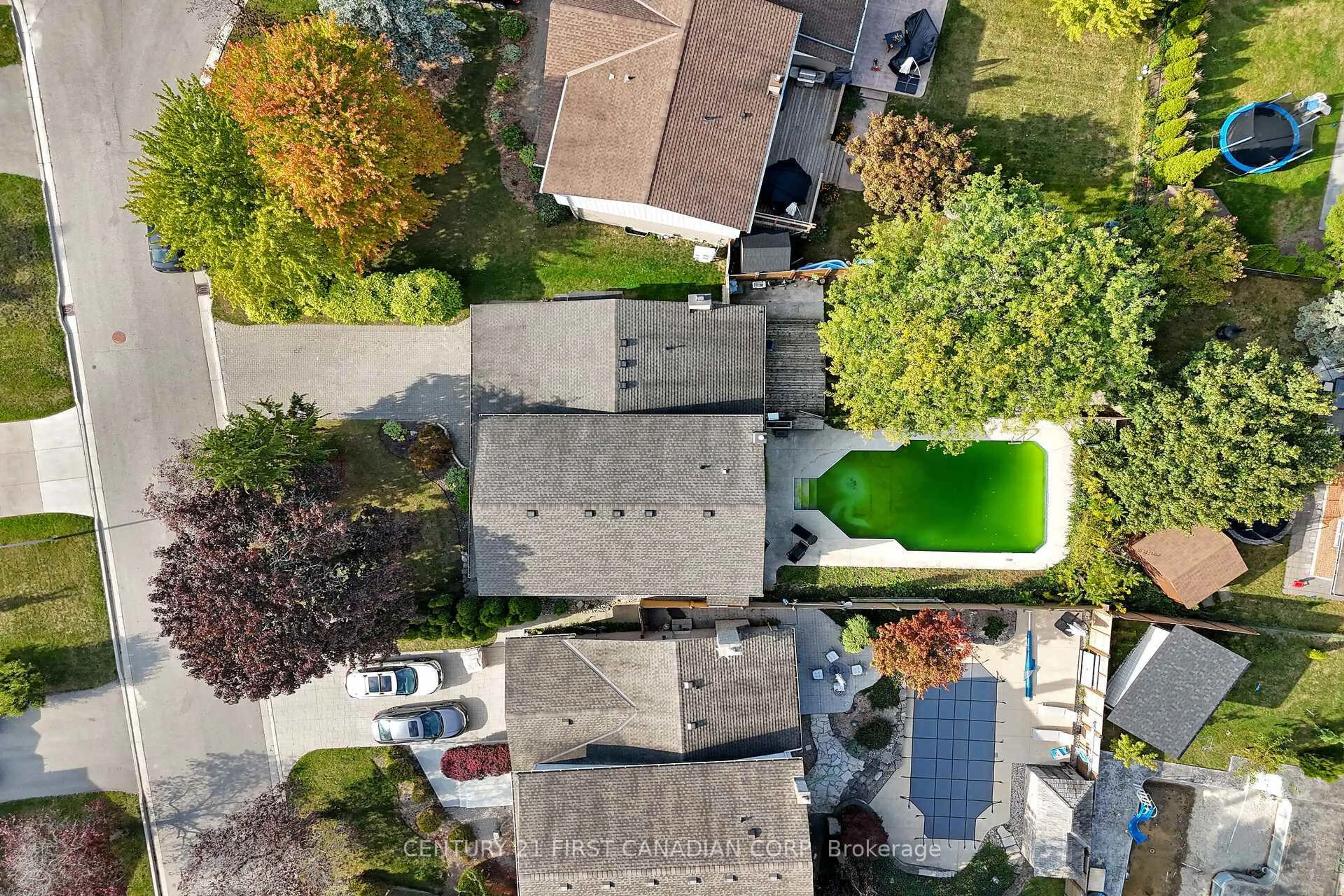 A pic from outside/outdoor area/front of a property/back of a property/a pic from drone, street for 1027 Flintlock Crt, London North Ontario N6H 4M3