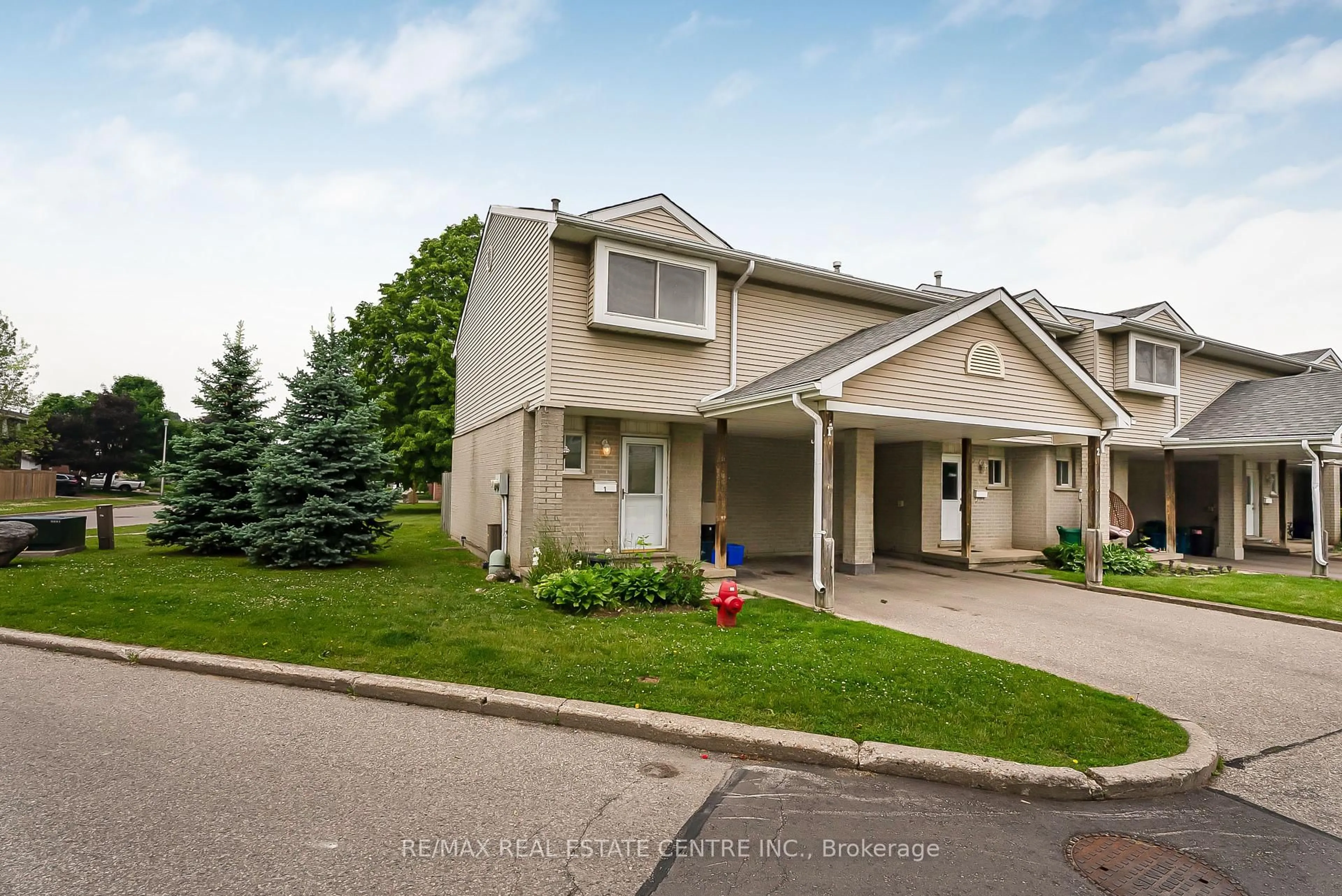 Home with vinyl exterior material, street for 125 Sekura Cres #1, Cambridge Ontario N1R 8B4