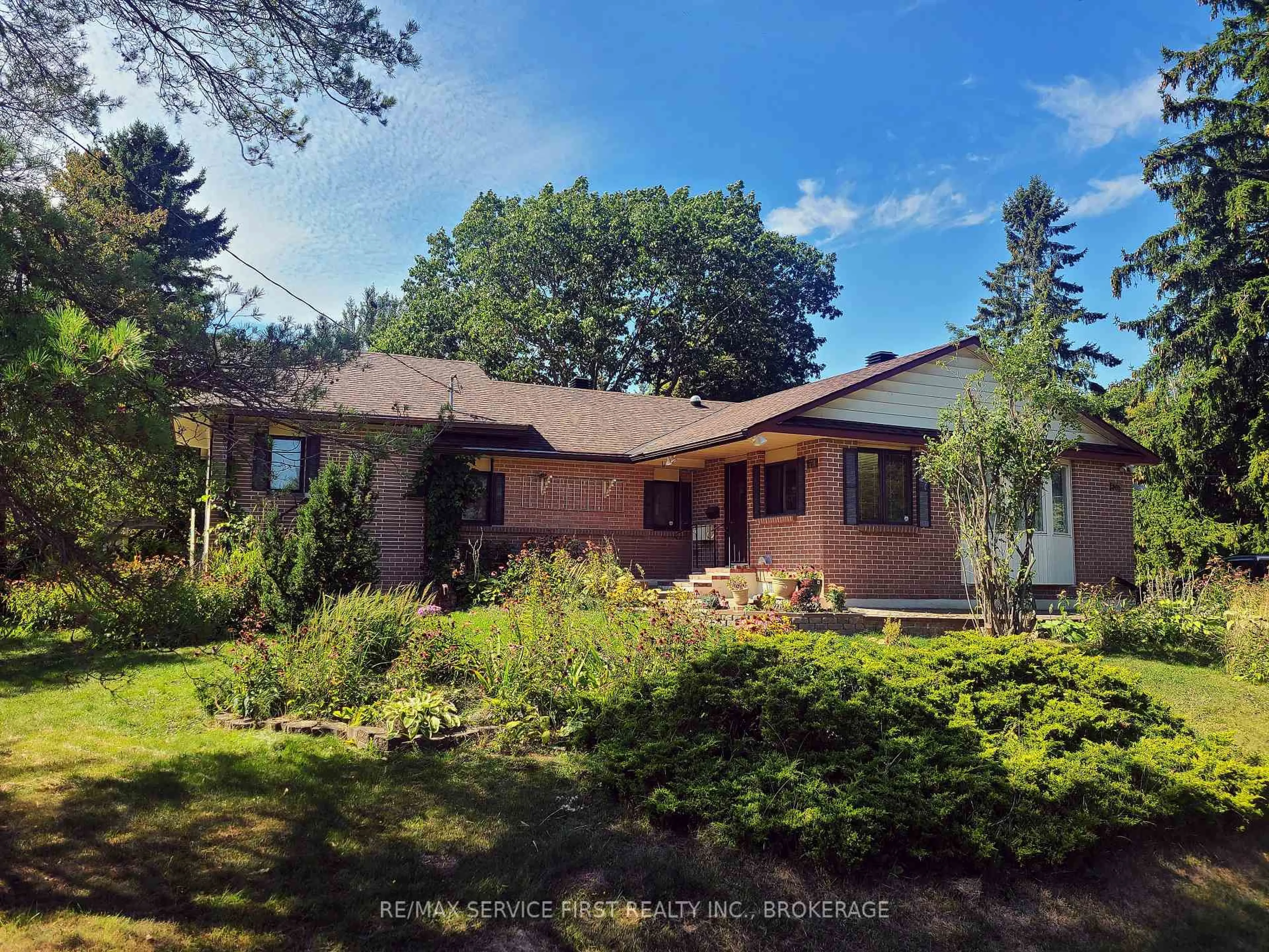 A pic from outside/outdoor area/front of a property/back of a property/a pic from drone, unknown for 701 Glen Cove St, Kingston Ontario K7M 5G1