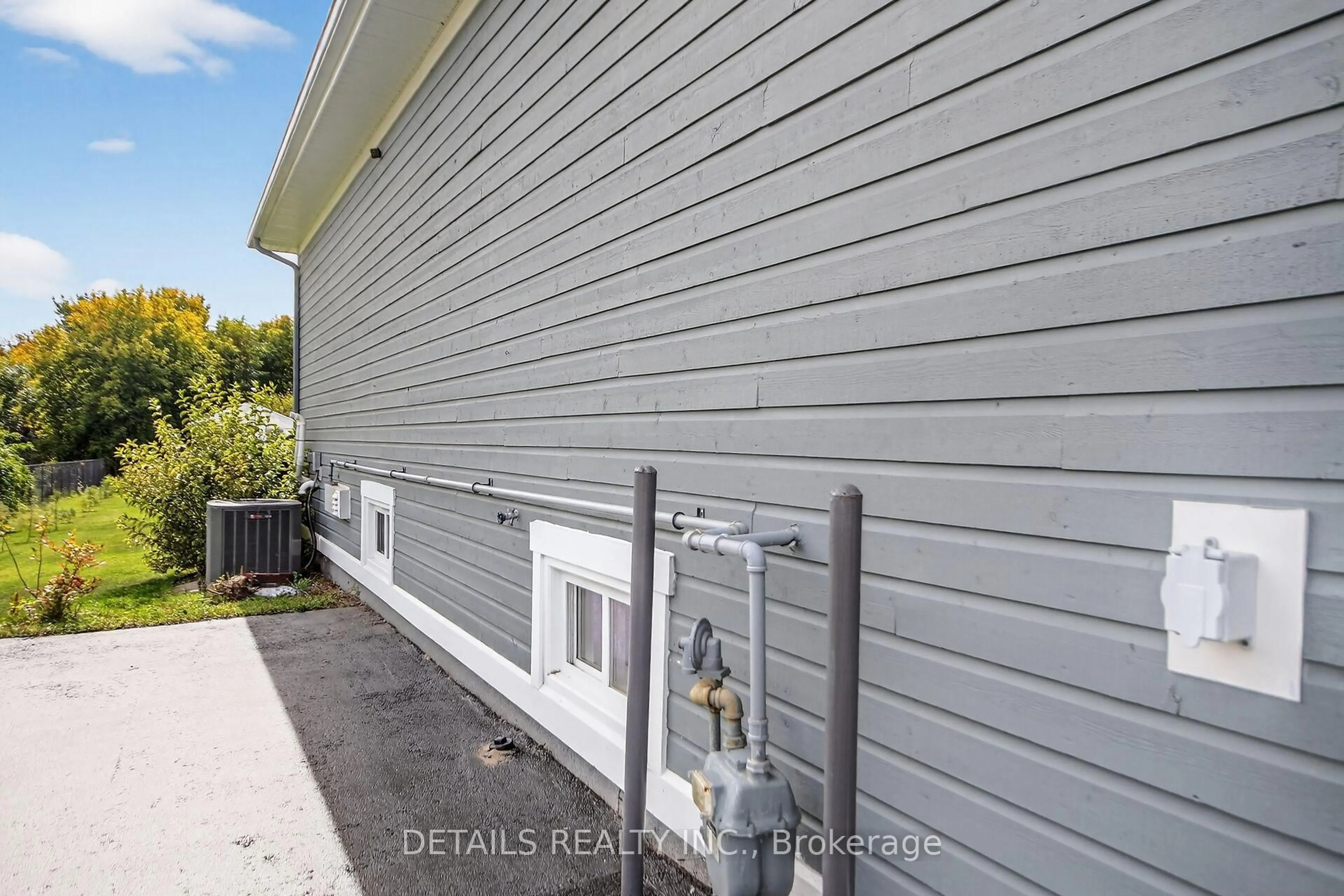 Home with vinyl exterior material, street for 1940 Rollin Pl, Vars Ontario K0A 3H0