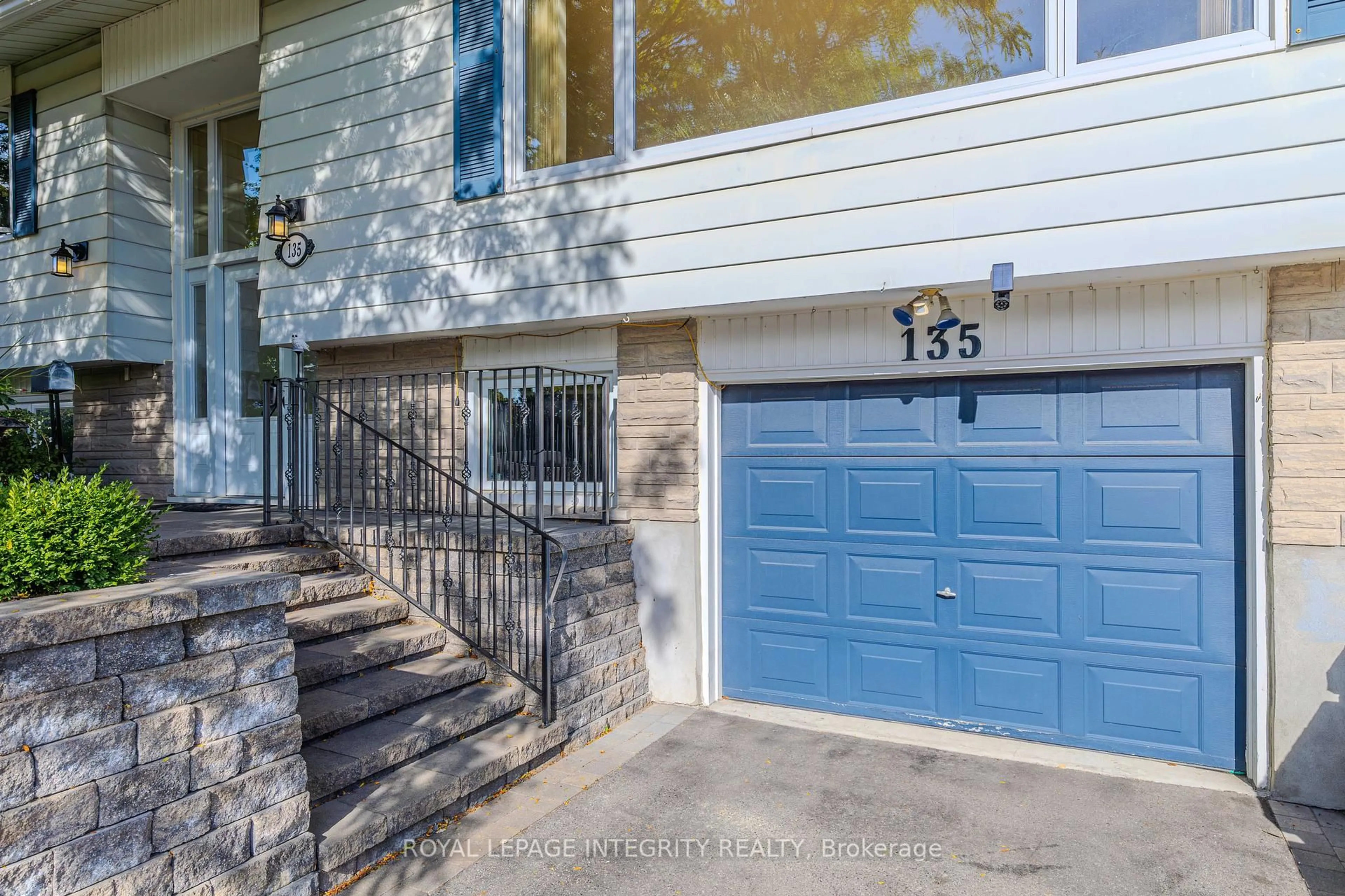 Unknown for 135 Desmond Ave, Ottawa Ontario K2L 1E8