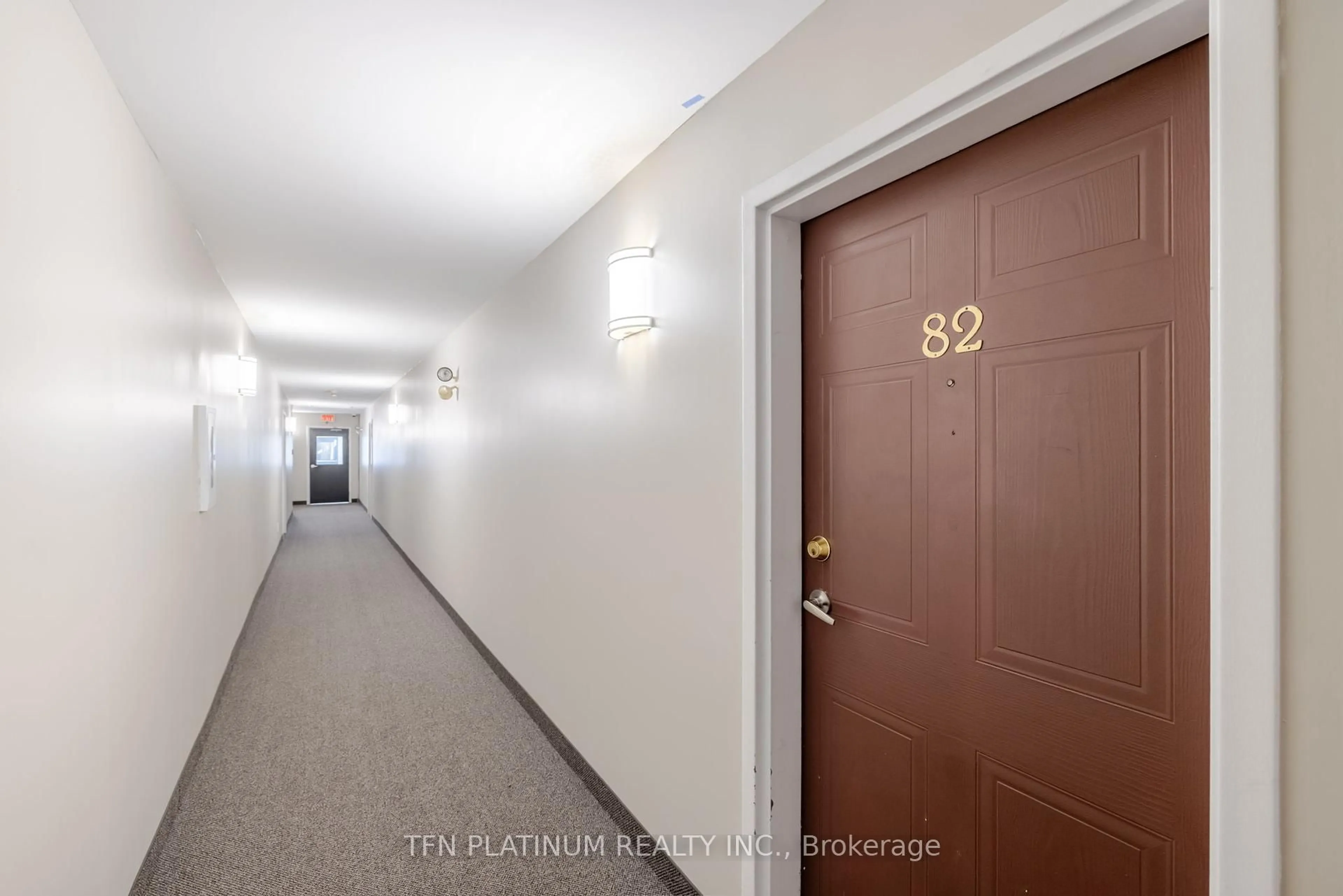 Indoor foyer for 136 Conway Dr #82, London South Ontario N6E 3N1