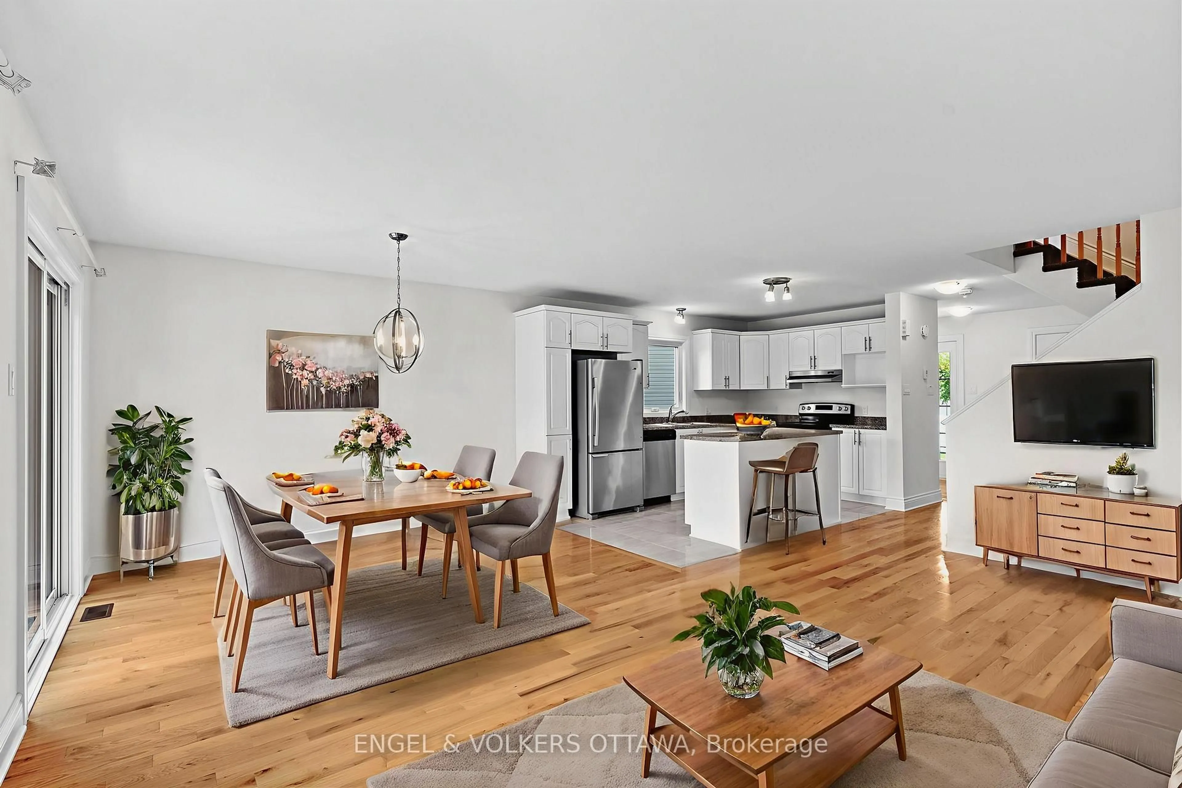 Open concept kitchen, unknown for 2269 Marble Cres, Clarence-Rockland Ontario K4K 0H1