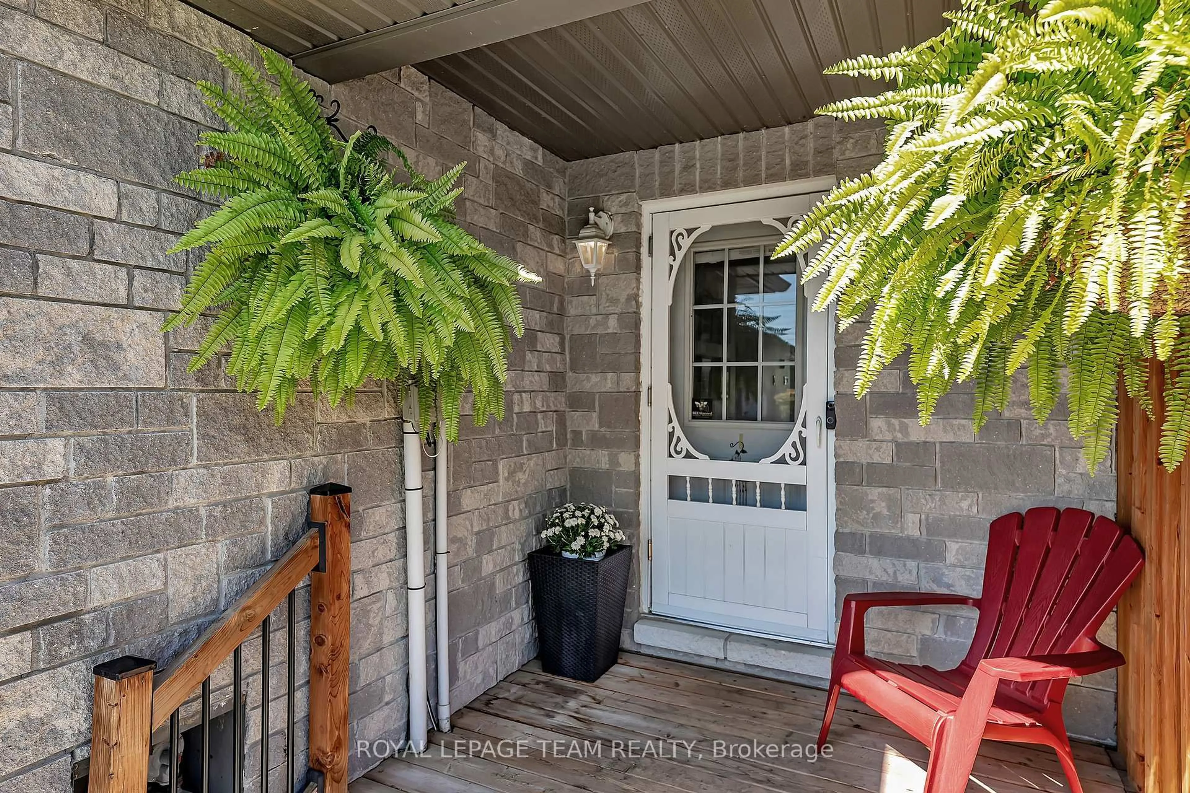 Indoor entryway for 111 Raina Way, North Grenville Ontario K0G 1J0