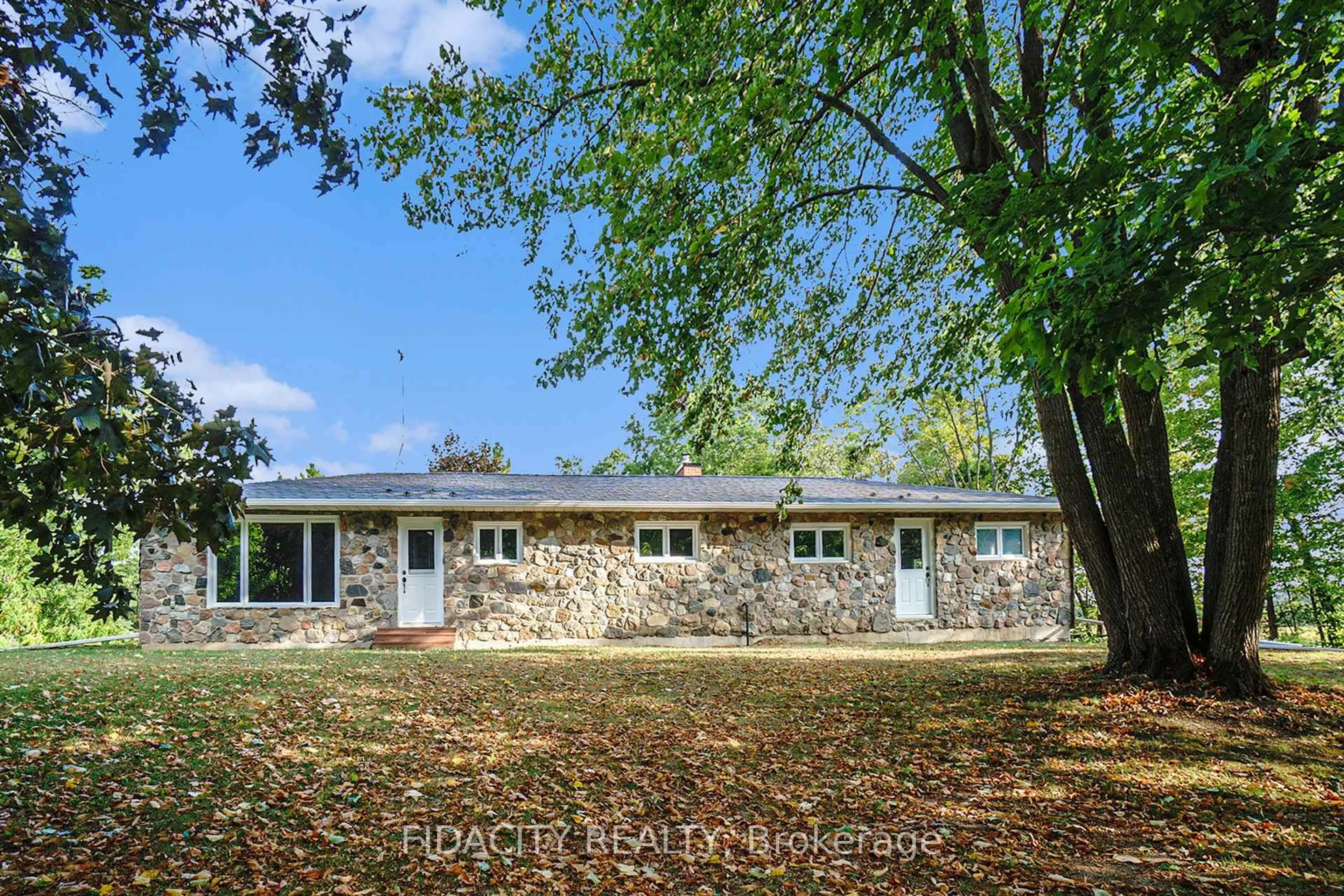 A pic from outside/outdoor area/front of a property/back of a property/a pic from drone, unknown for 1910 Beach Rd, North Grenville Ontario K0G 1S0