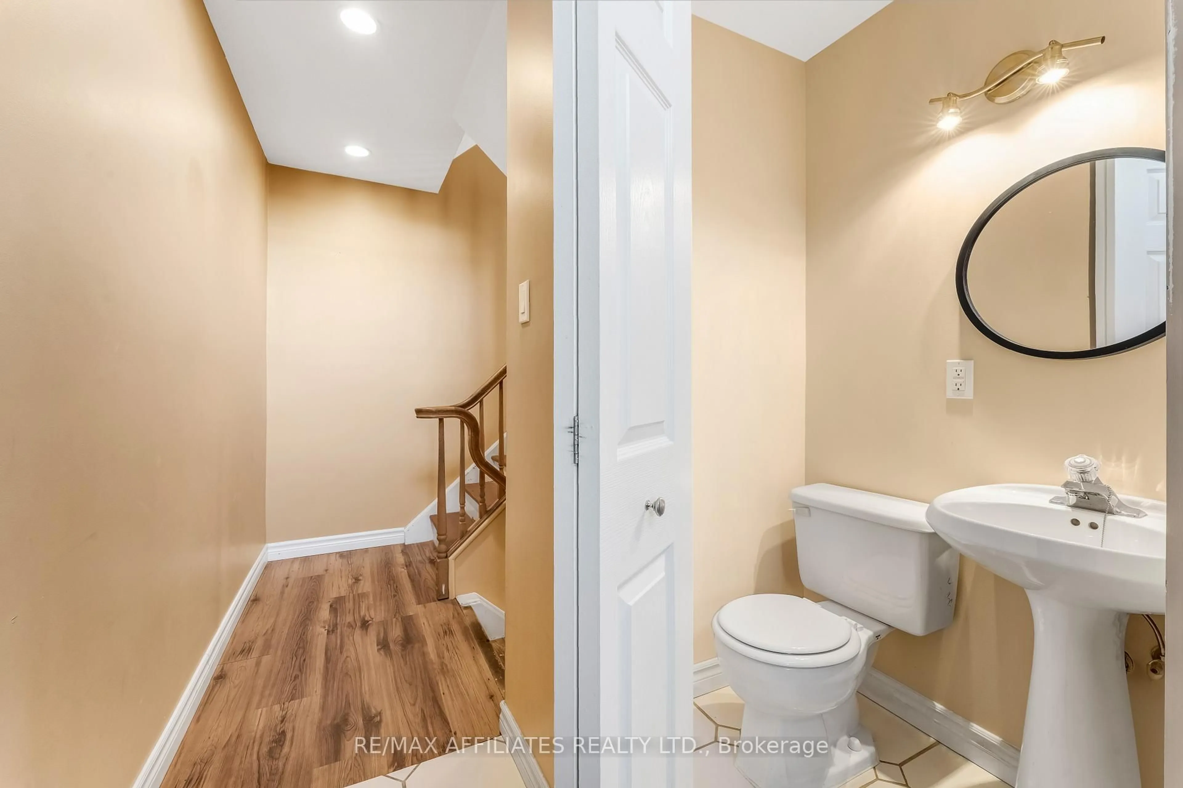 Unknown for 2101 Eric Cres, Ottawa Ontario K1B 4P5