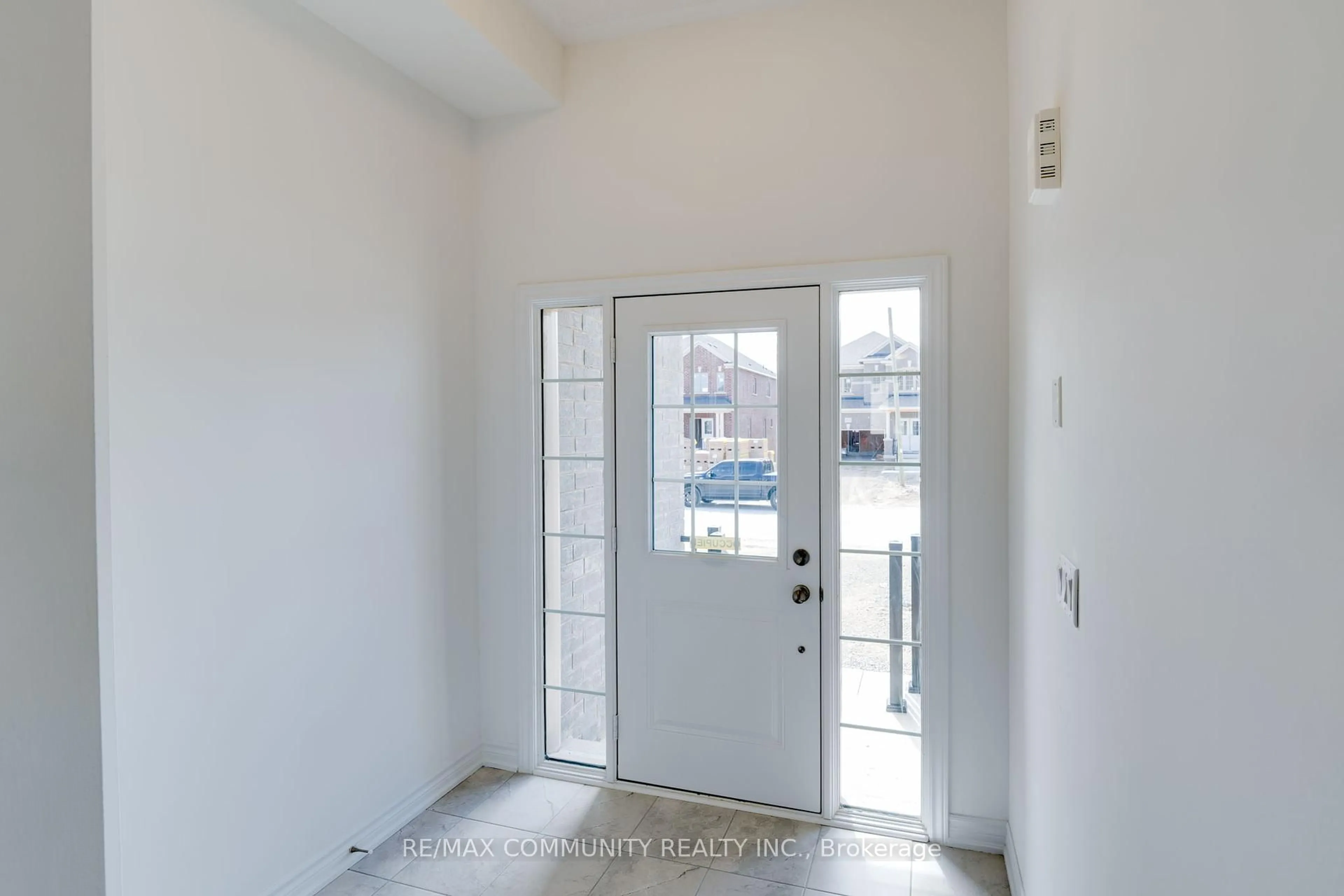 Indoor entryway for 110 Morgan Ave, Southgate Ontario N0C 1B0