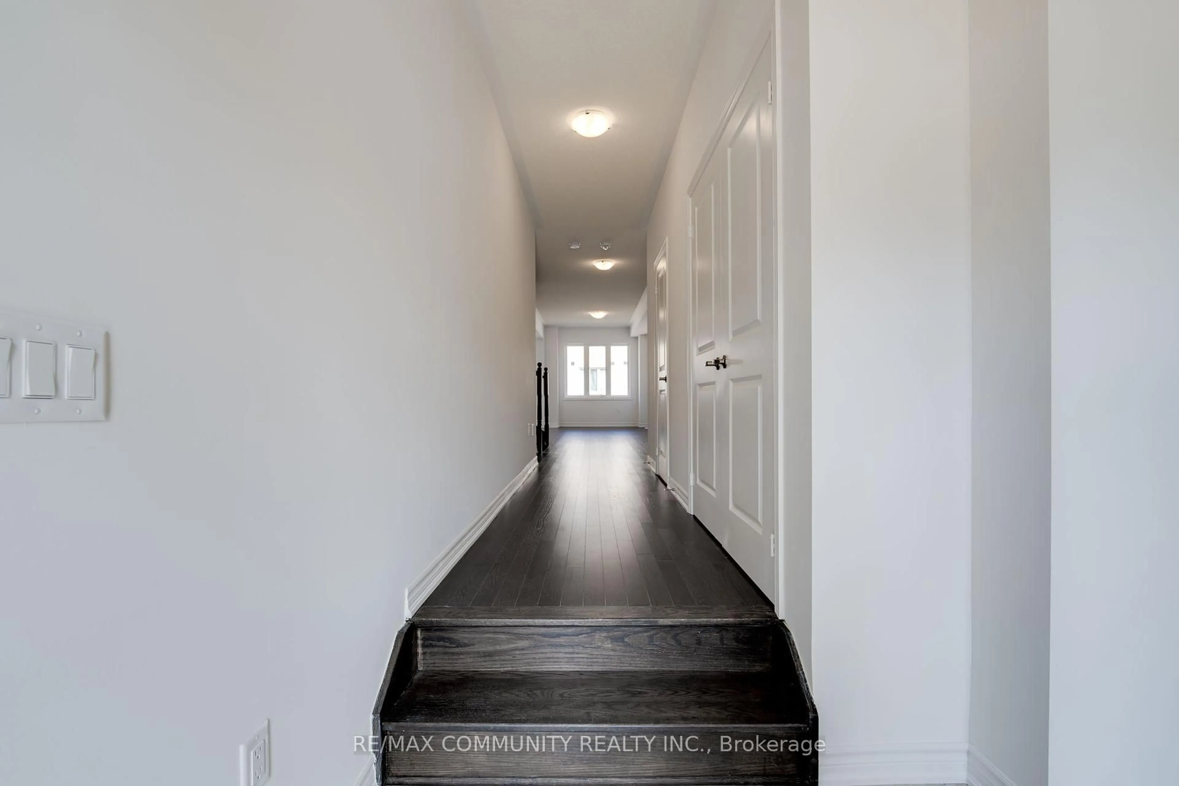 Indoor entryway for 110 Morgan Ave, Southgate Ontario N0C 1B0