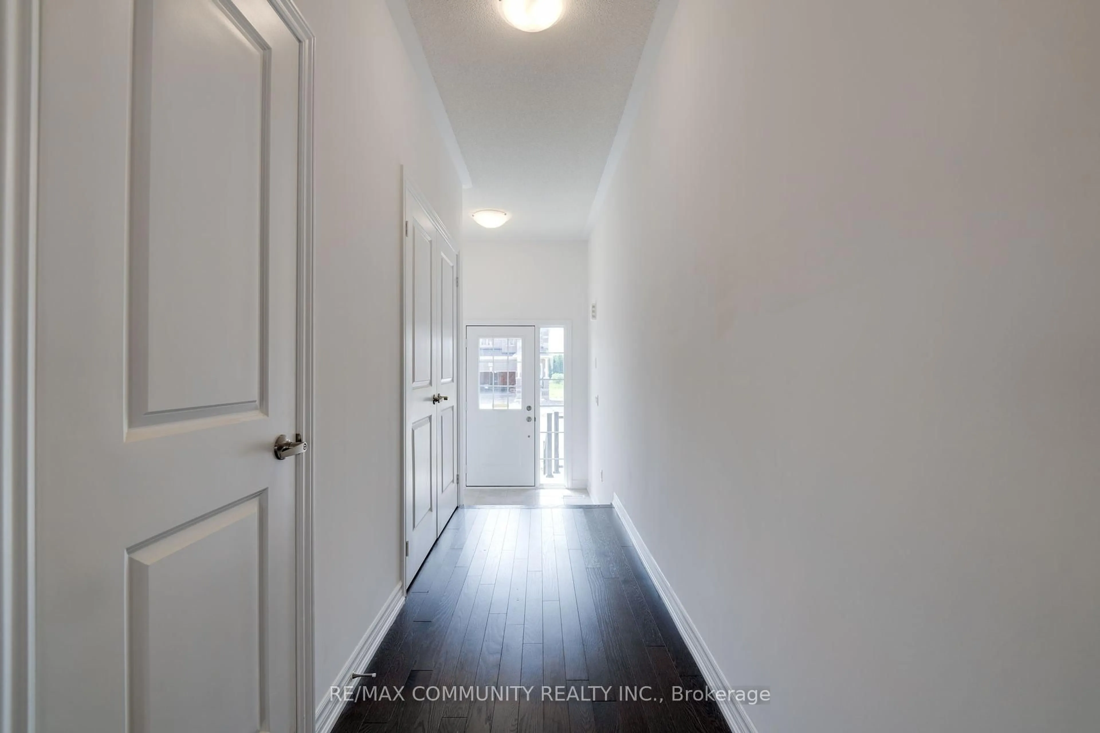 Indoor entryway for 110 Morgan Ave, Southgate Ontario N0C 1B0