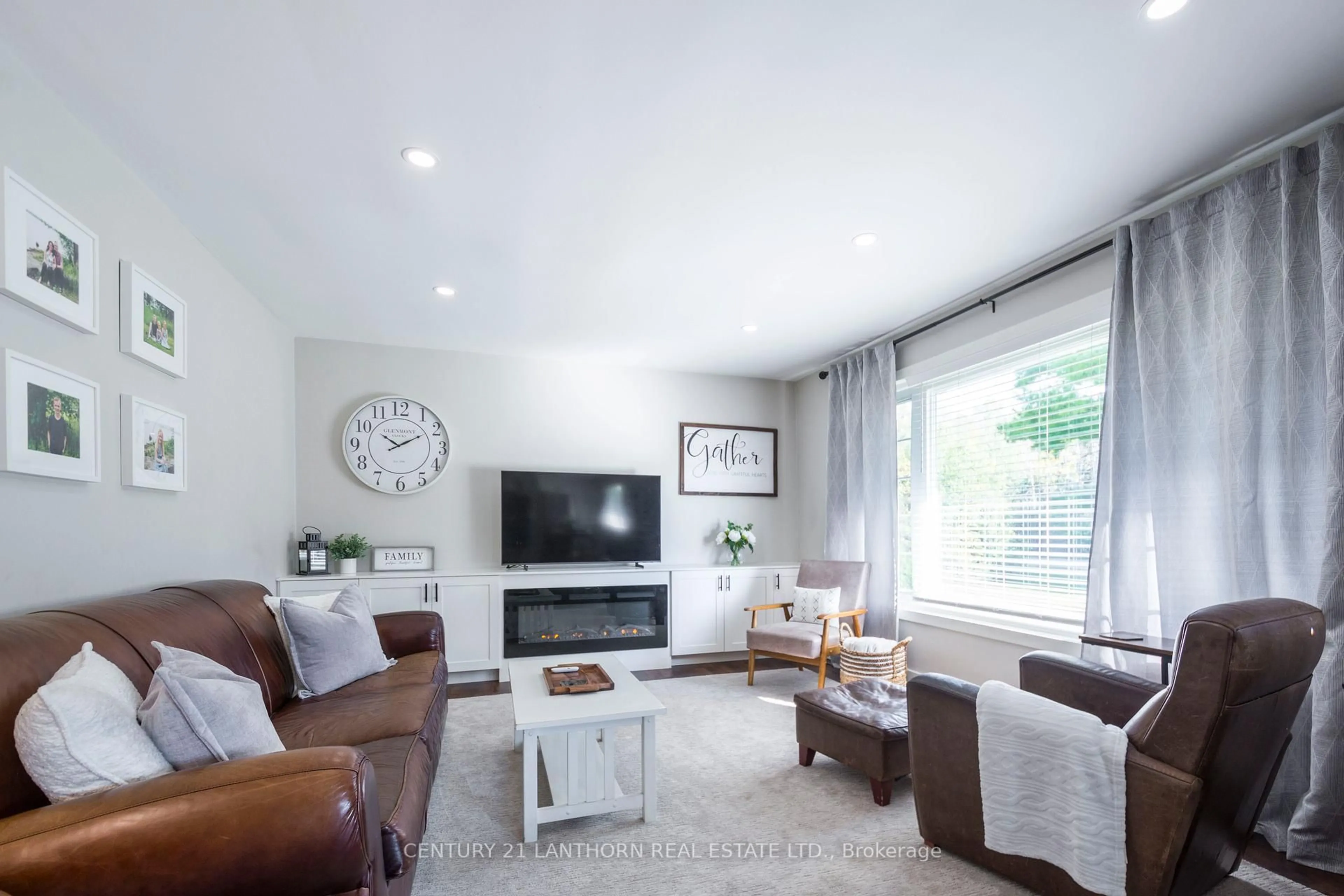 Living room with furniture, unknown for 88 Byrne Ave, Ingleside Ontario K8V 5P4
